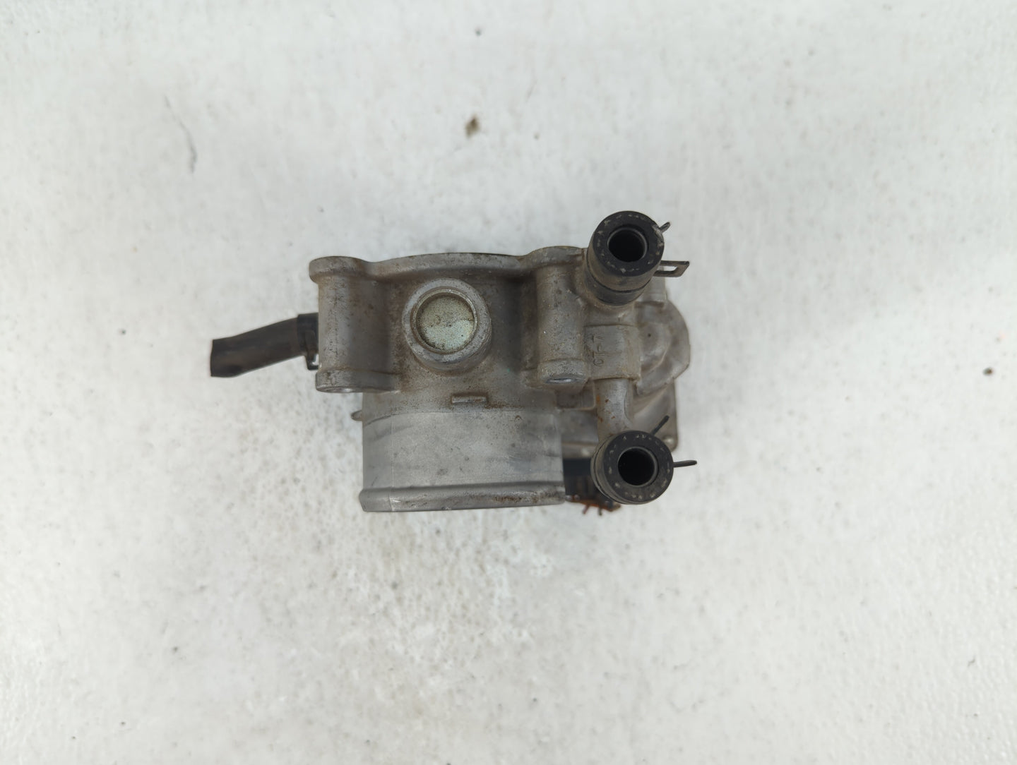 2012-2019 Kia Soul Throttle Body P/N:35100-2B300 Fits Fits 2012 2013 2014 2015 2016 2017 2018 2019 OEM Used Auto Parts - Oem
