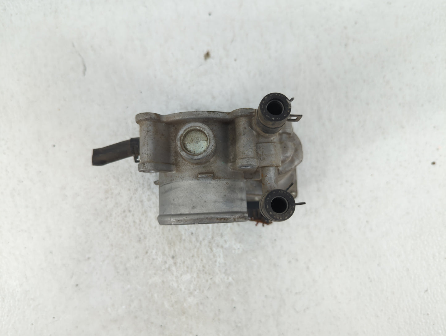 2012-2019 Kia Soul Throttle Body P/N:35100-2B300 Fits Fits 2012 2013 2014 2015 2016 2017 2018 2019 OEM Used Auto Parts - Oem