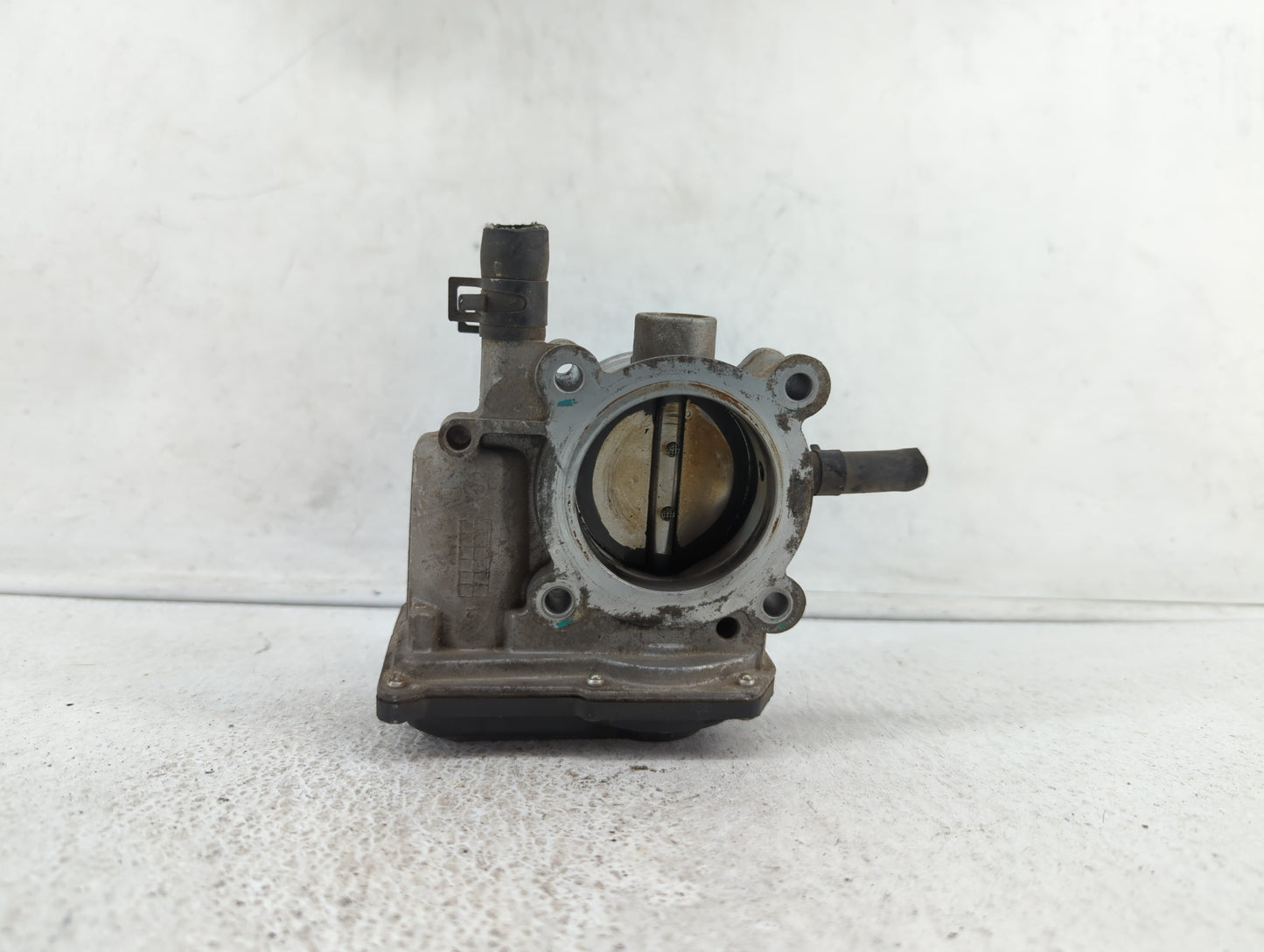 2012-2019 Kia Soul Throttle Body P/N:35100-2B300 Fits Fits 2012 2013 2014 2015 2016 2017 2018 2019 OEM Used Auto Parts - Oem