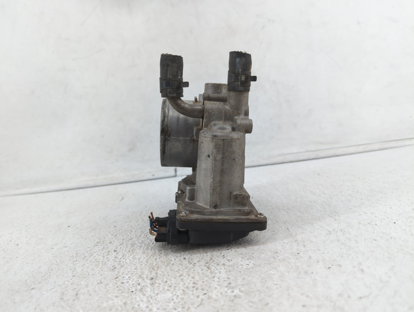 2012-2019 Kia Soul Throttle Body P/N:35100-2B300 Fits Fits 2012 2013 2014 2015 2016 2017 2018 2019 OEM Used Auto Parts - Oem
