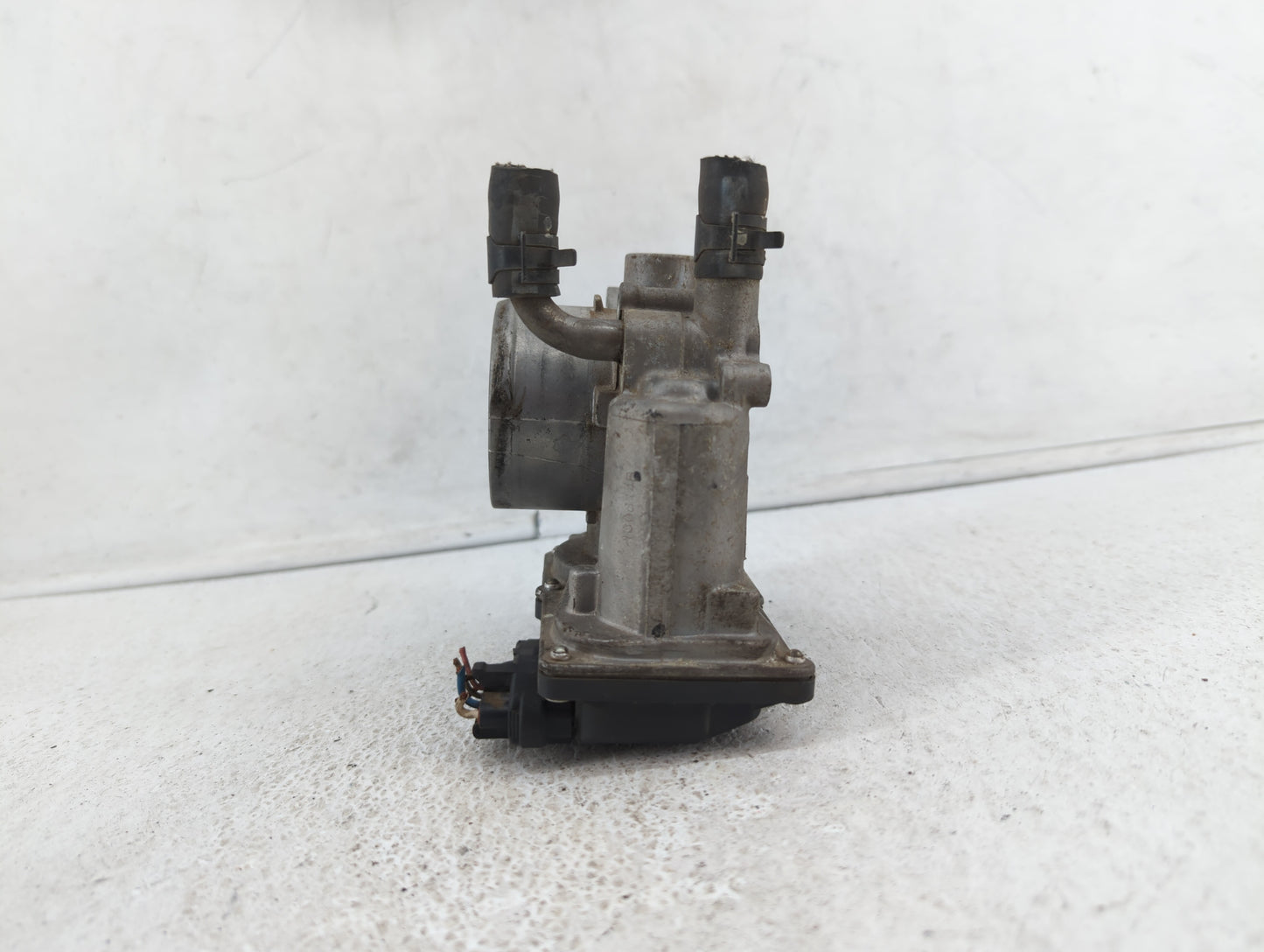 2012-2019 Kia Soul Throttle Body P/N:35100-2B300 Fits Fits 2012 2013 2014 2015 2016 2017 2018 2019 OEM Used Auto Parts - Oem
