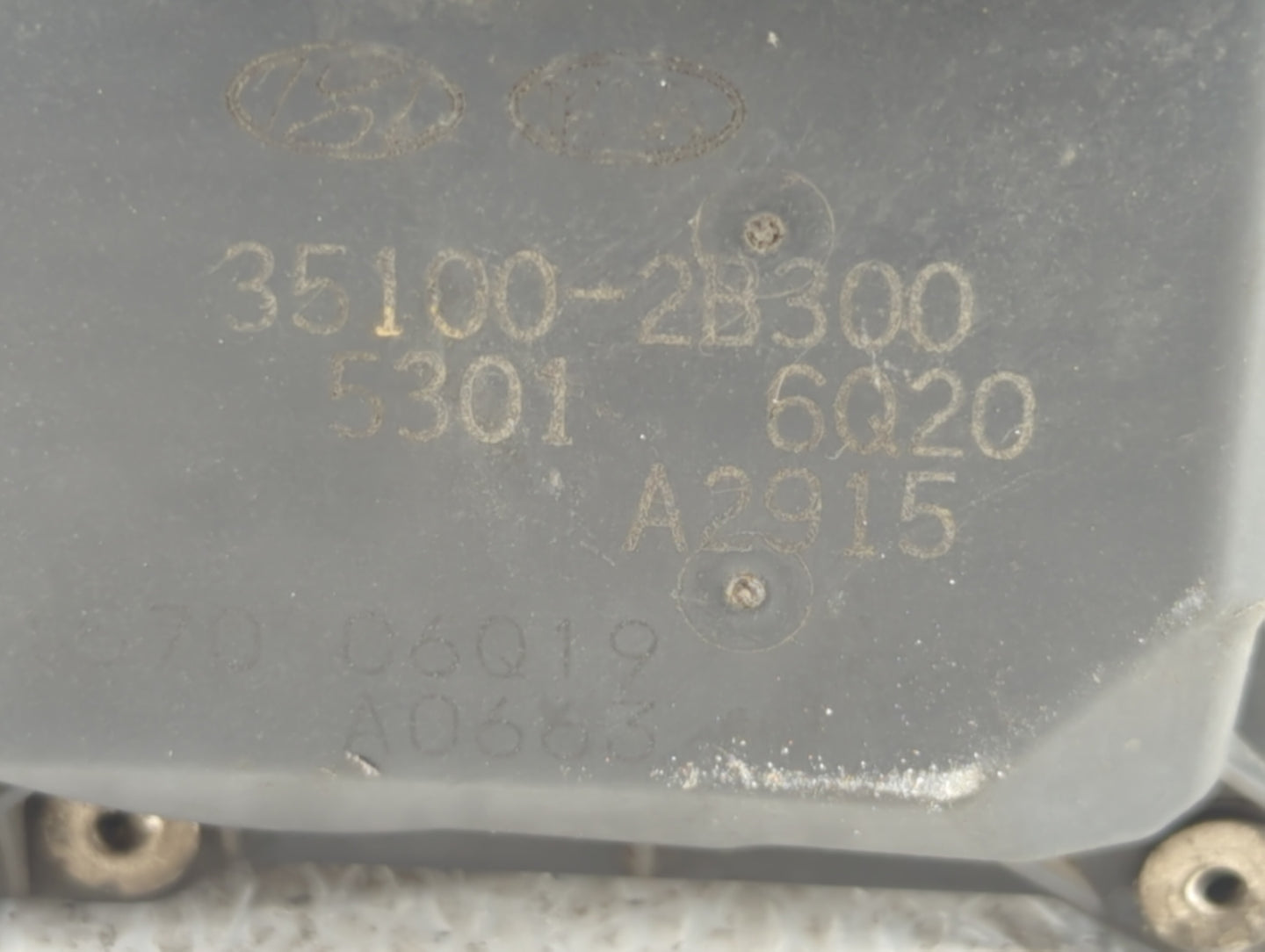 2012-2019 Kia Soul Throttle Body P/N:35100-2B300 Fits Fits 2012 2013 2014 2015 2016 2017 2018 2019 OEM Used Auto Parts - Oem