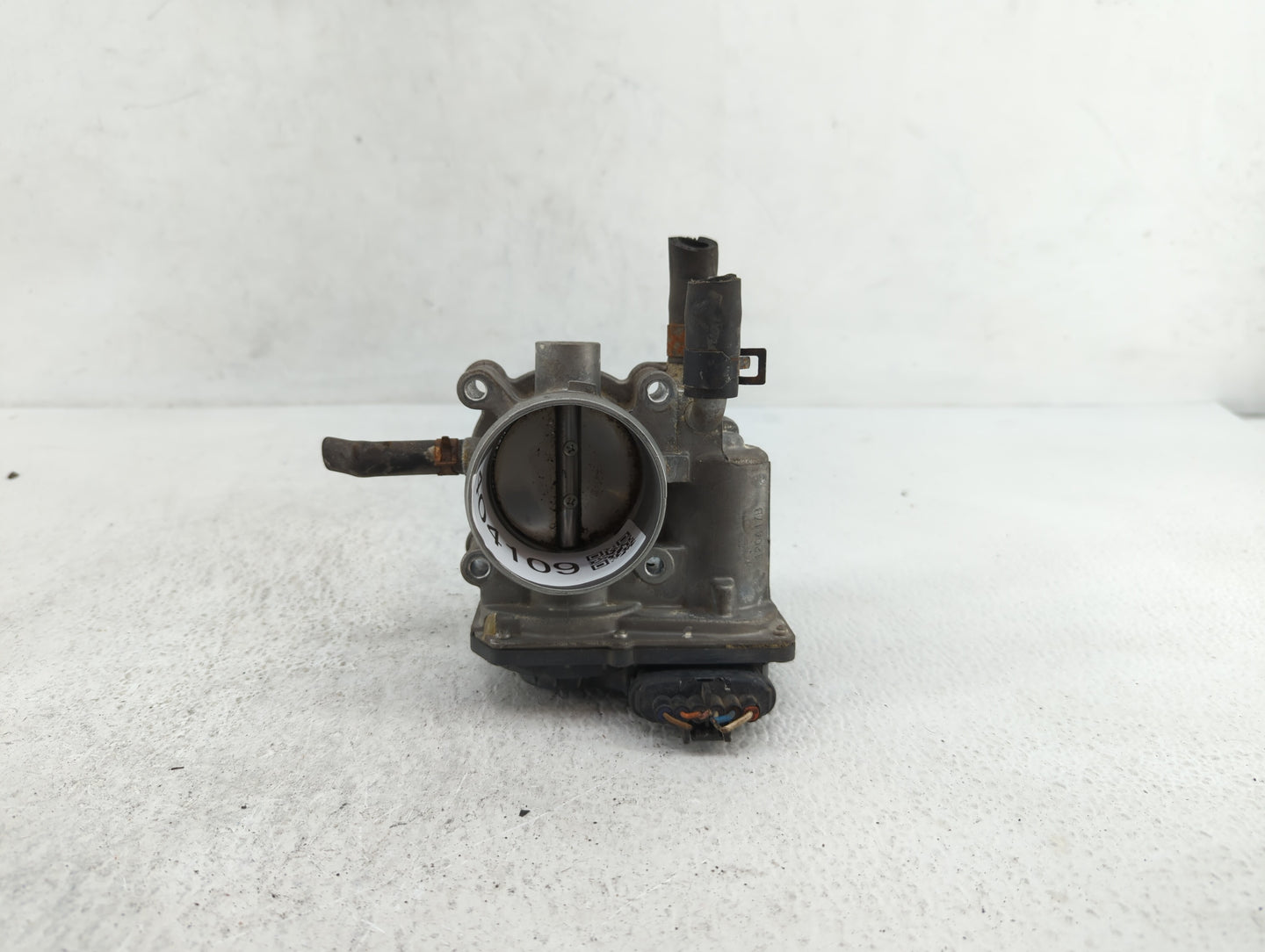 2012-2019 Kia Soul Throttle Body P/N:35100-2B300 Fits Fits 2012 2013 2014 2015 2016 2017 2018 2019 OEM Used Auto Parts - Oem