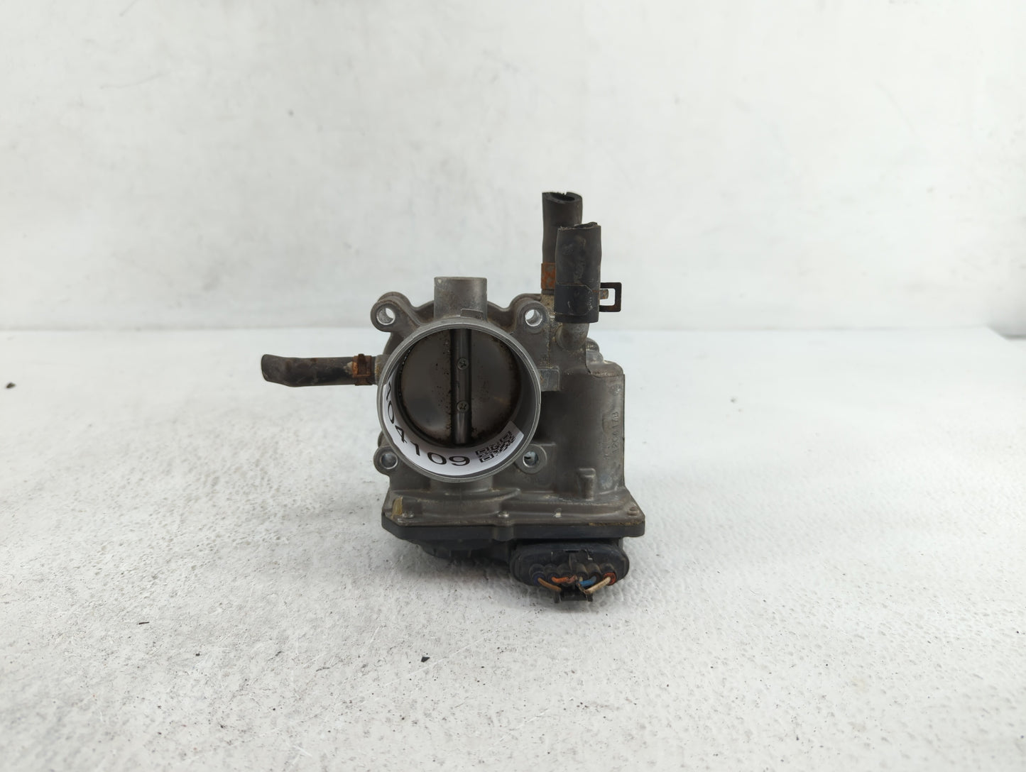2012-2019 Kia Soul Throttle Body P/N:35100-2B300 Fits Fits 2012 2013 2014 2015 2016 2017 2018 2019 OEM Used Auto Parts - Oem