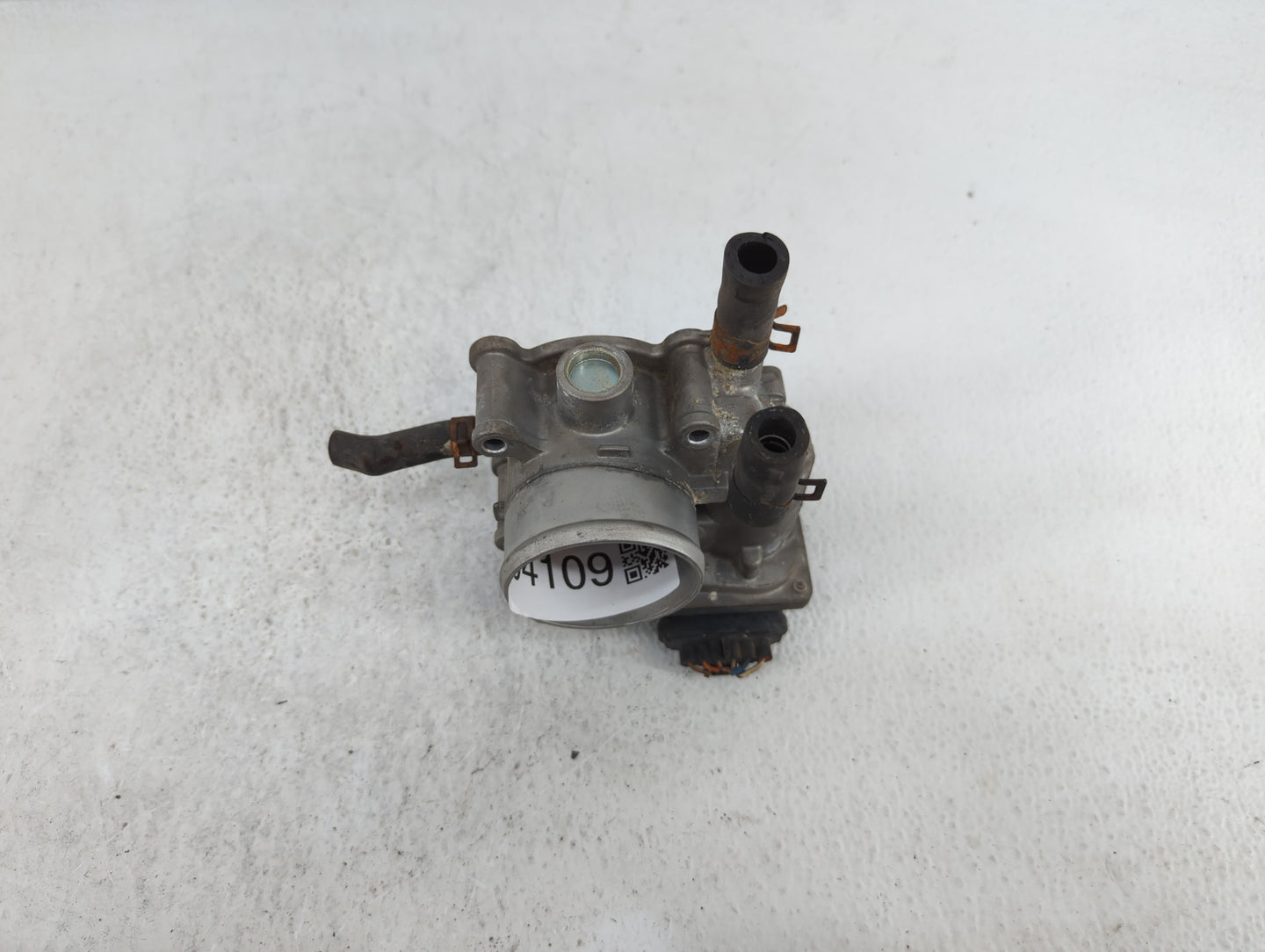 2012-2019 Kia Soul Throttle Body P/N:35100-2B300 Fits Fits 2012 2013 2014 2015 2016 2017 2018 2019 OEM Used Auto Parts - Oem