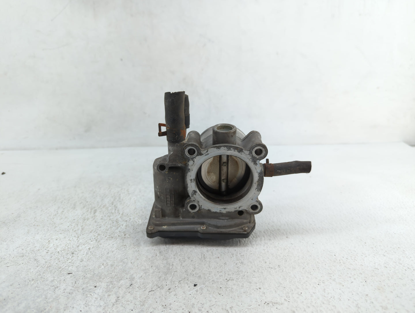 2012-2019 Kia Soul Throttle Body P/N:35100-2B300 Fits Fits 2012 2013 2014 2015 2016 2017 2018 2019 OEM Used Auto Parts - Oem