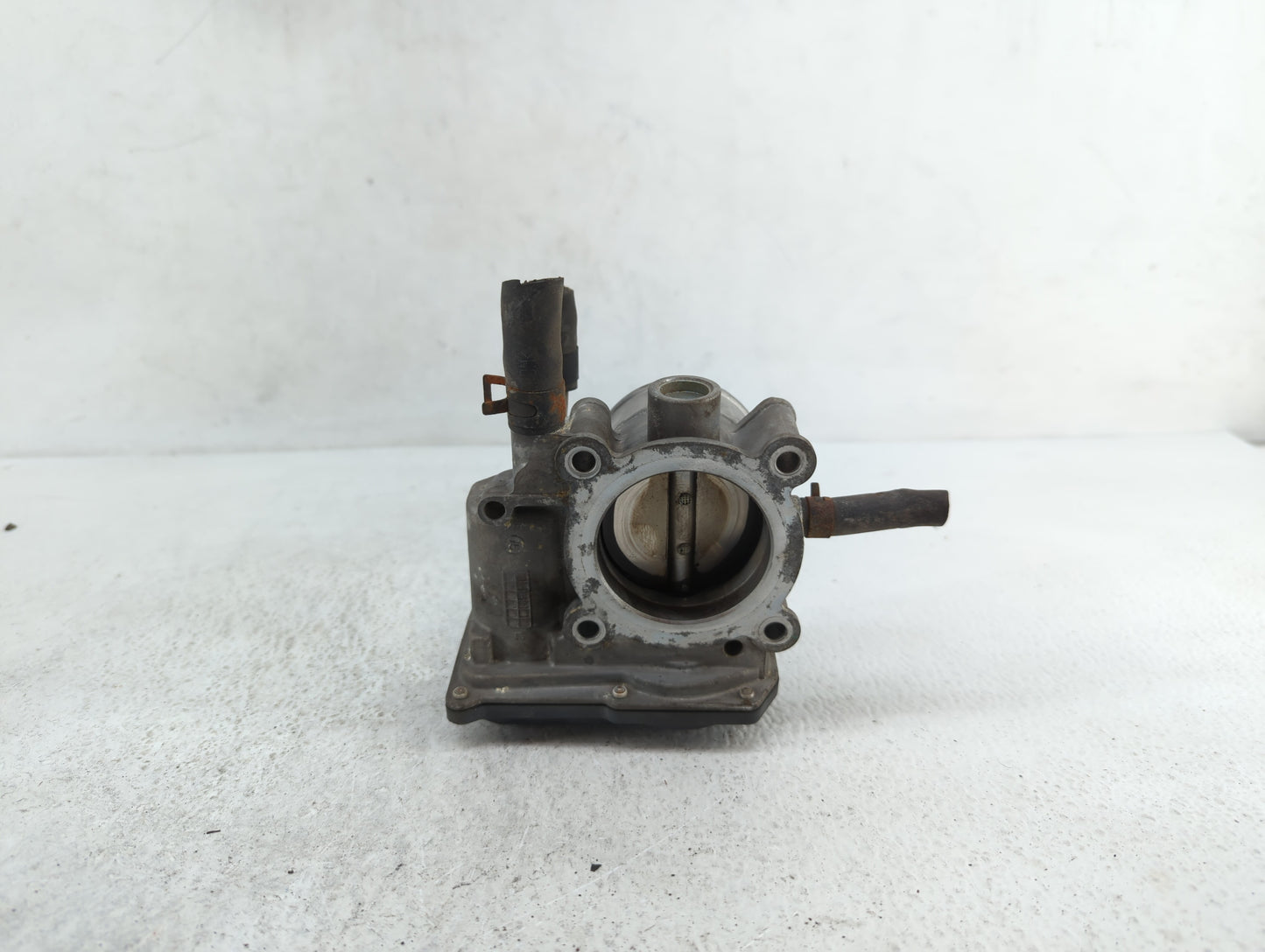 2012-2019 Kia Soul Throttle Body P/N:35100-2B300 Fits Fits 2012 2013 2014 2015 2016 2017 2018 2019 OEM Used Auto Parts - Oem