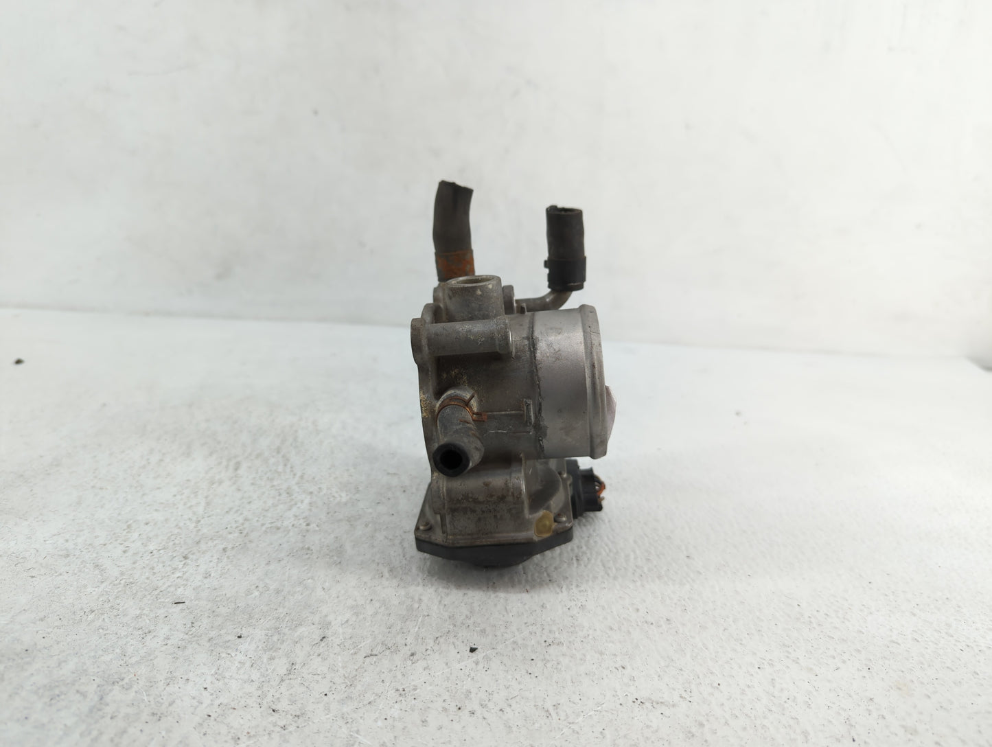 2012-2019 Kia Soul Throttle Body P/N:35100-2B300 Fits Fits 2012 2013 2014 2015 2016 2017 2018 2019 OEM Used Auto Parts - Oem