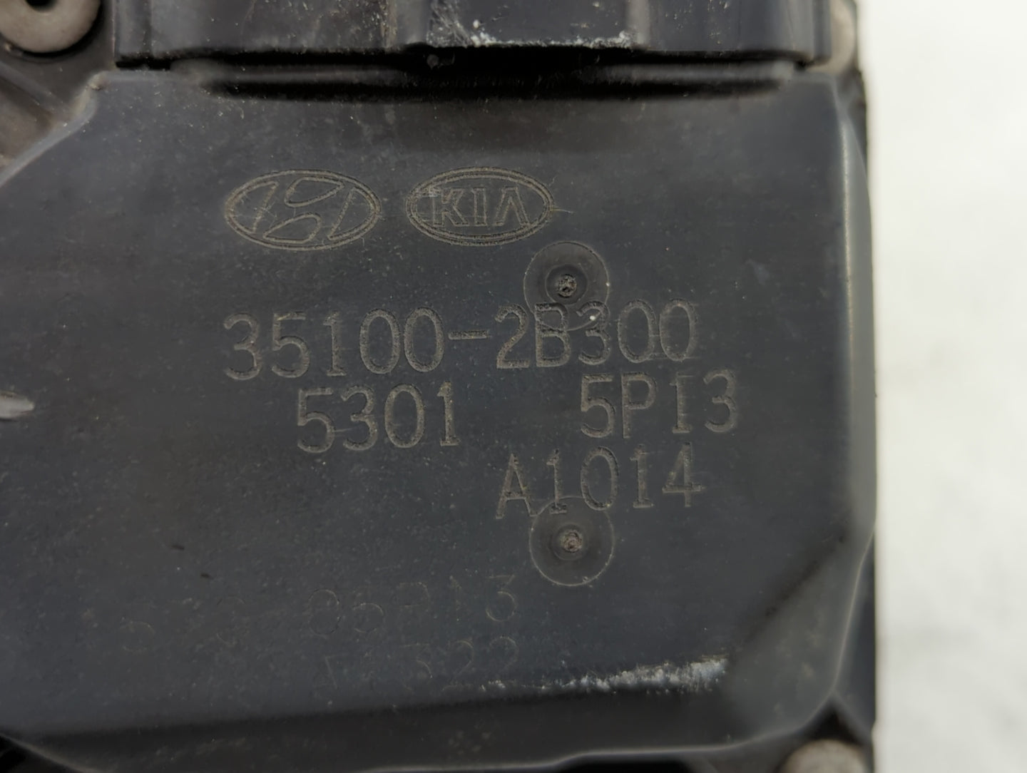 2012-2019 Kia Soul Throttle Body P/N:35100-2B300 Fits Fits 2012 2013 2014 2015 2016 2017 2018 2019 OEM Used Auto Parts - Oem