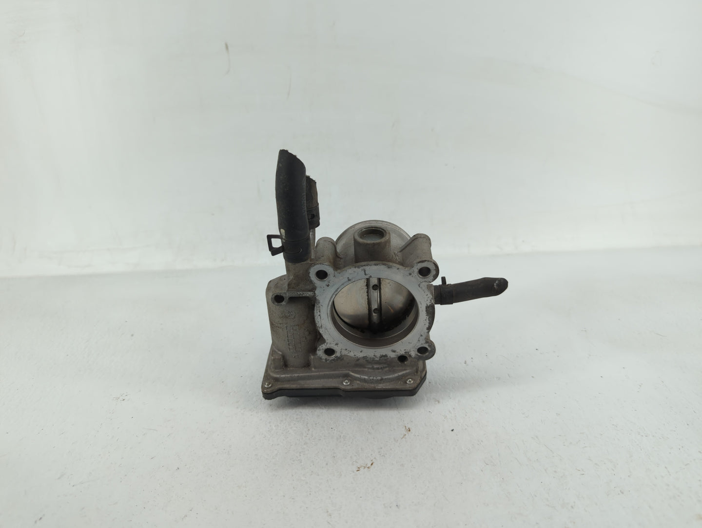 2012-2019 Kia Soul Throttle Body P/N:35100-2B300 Fits Fits 2012 2013 2014 2015 2016 2017 2018 2019 OEM Used Auto Parts - Oem