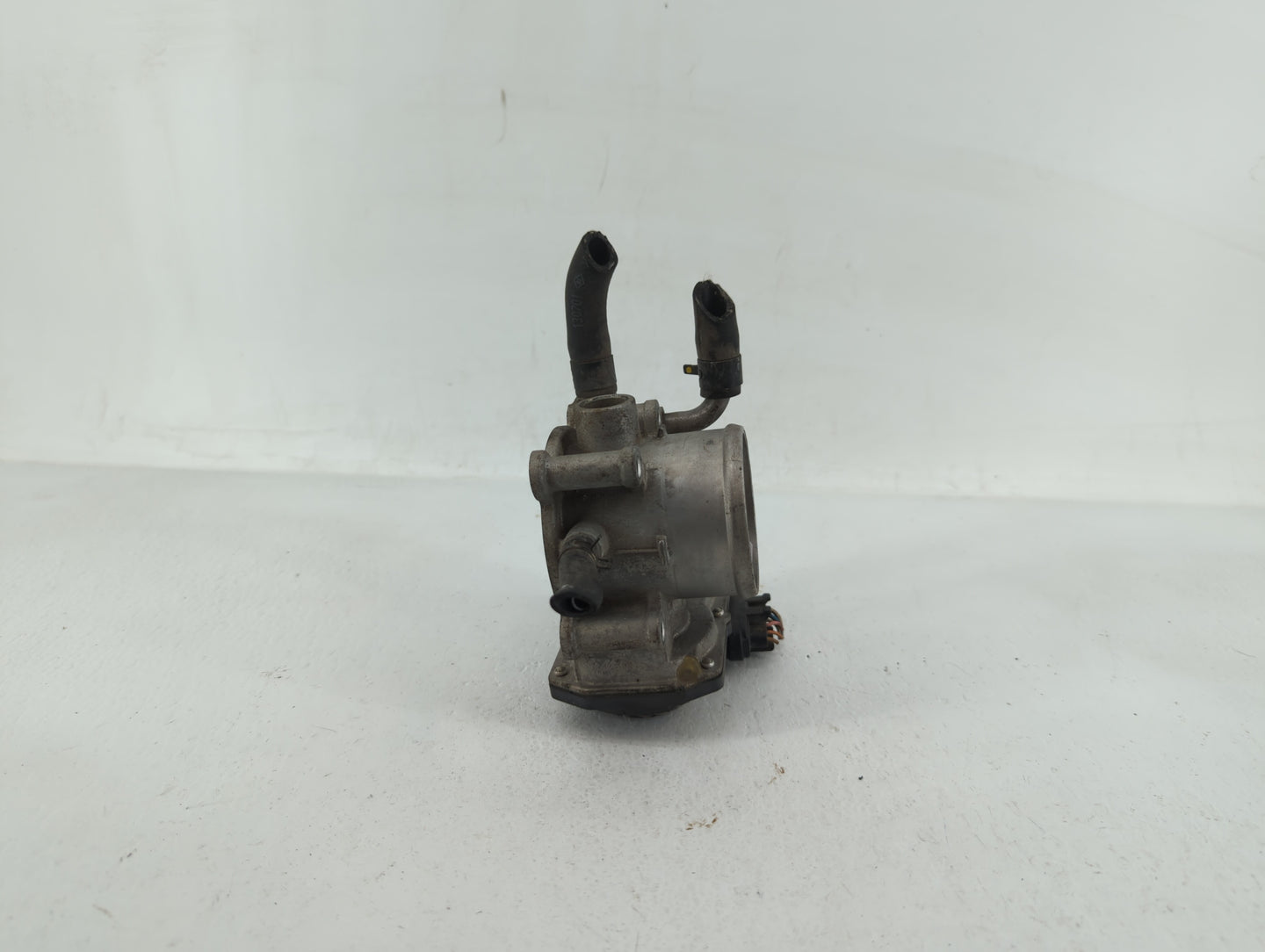 2012-2019 Kia Soul Throttle Body P/N:35100-2B300 Fits Fits 2012 2013 2014 2015 2016 2017 2018 2019 OEM Used Auto Parts - Oem