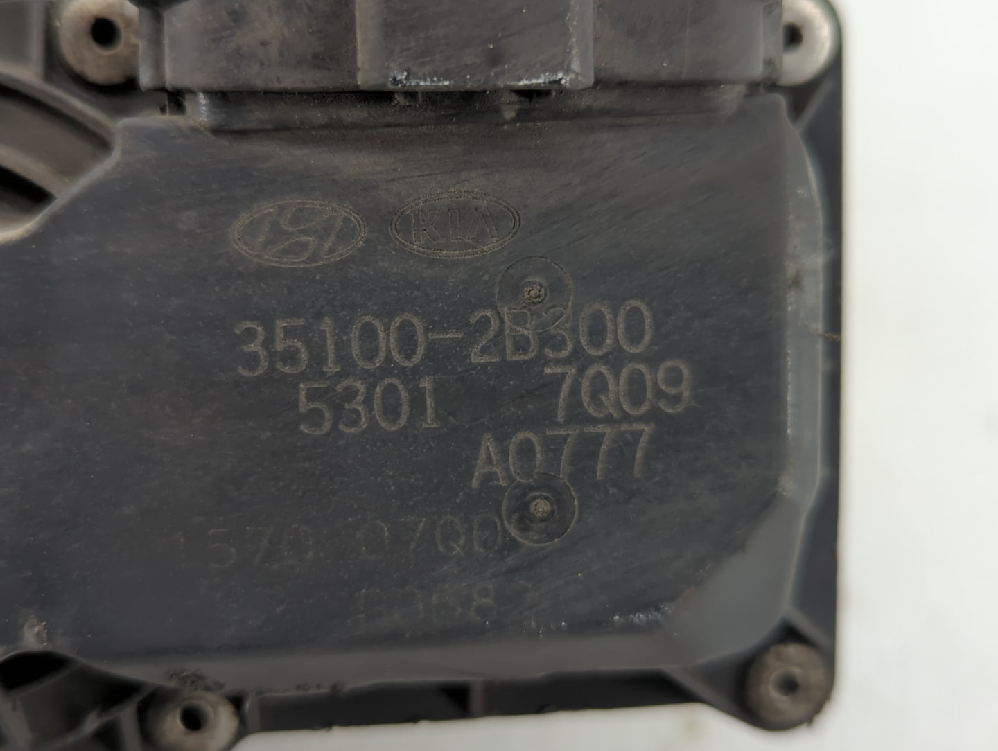 2012-2019 Kia Soul Throttle Body P/N:35100-2B300 Fits Fits 2012 2013 2014 2015 2016 2017 2018 2019 OEM Used Auto Parts - Oem