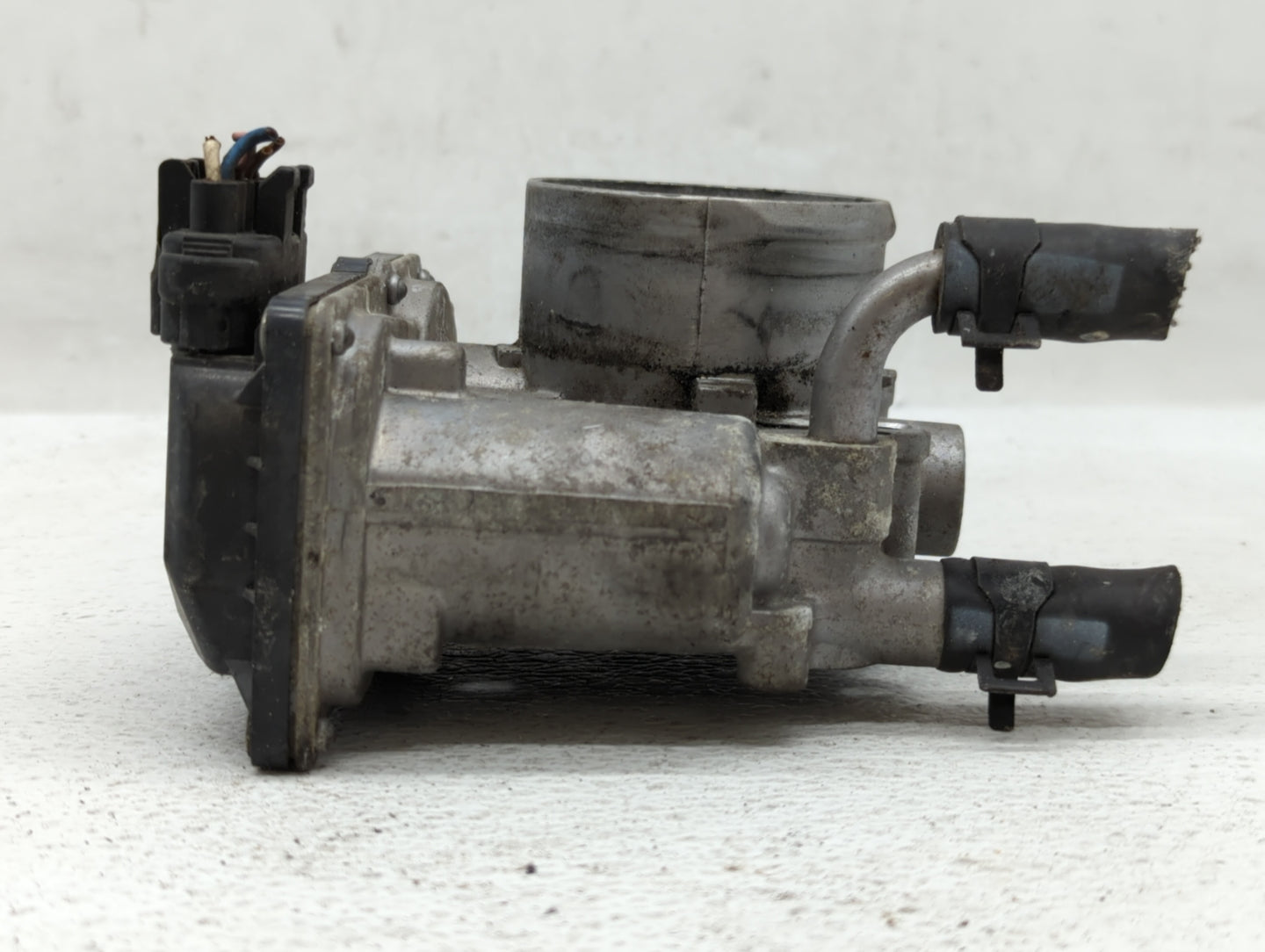 2012-2019 Kia Soul Throttle Body P/N:35100-2B300 Fits Fits 2012 2013 2014 2015 2016 2017 2018 2019 OEM Used Auto Parts - Oem