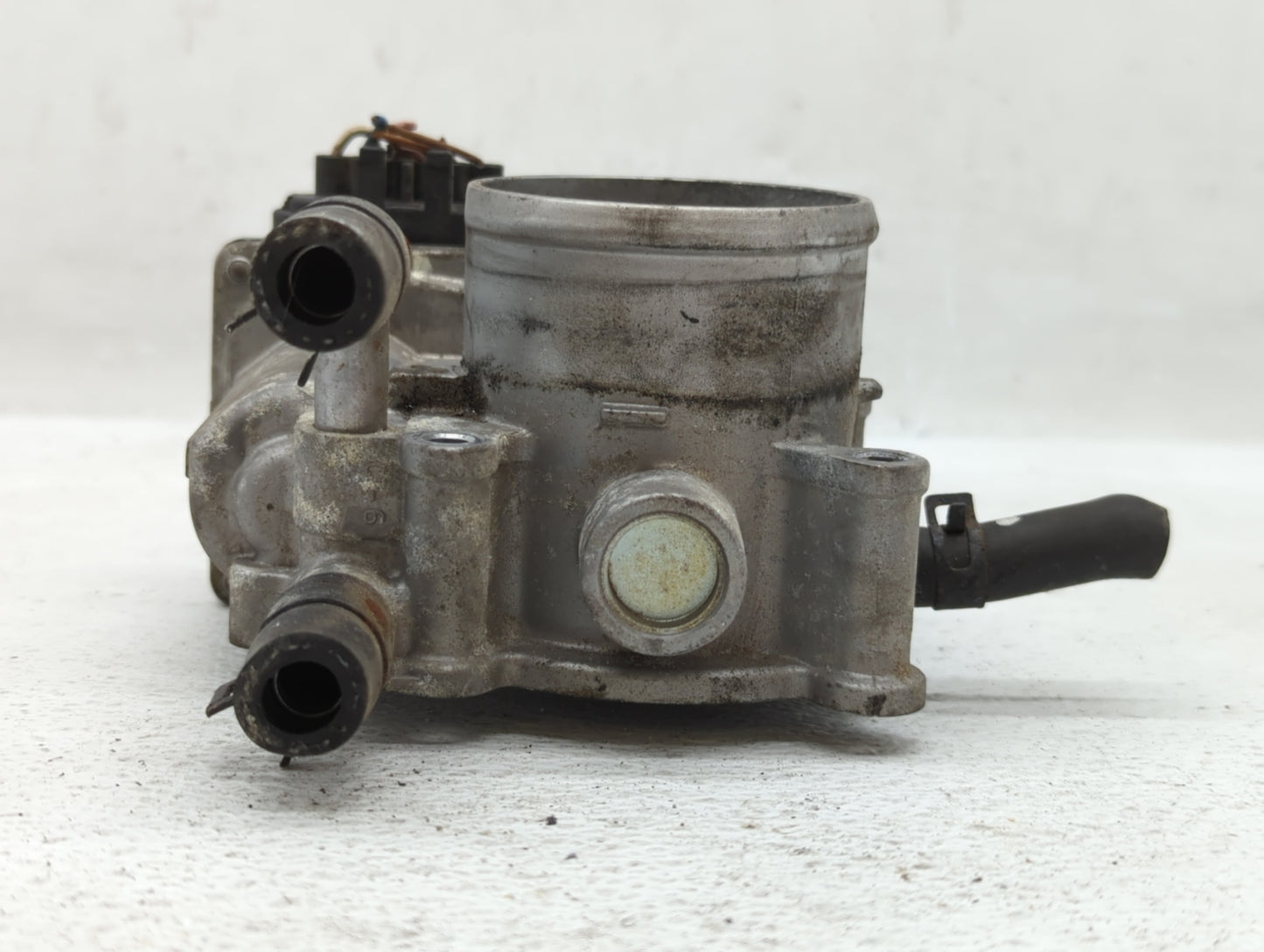 2012-2019 Kia Soul Throttle Body P/N:35100-2B300 Fits Fits 2012 2013 2014 2015 2016 2017 2018 2019 OEM Used Auto Parts - Oem