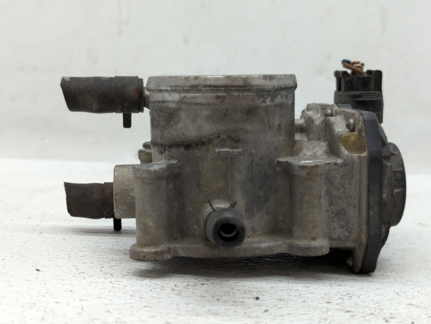 2012-2019 Kia Soul Throttle Body P/N:35100-2B300 Fits Fits 2012 2013 2014 2015 2016 2017 2018 2019 OEM Used Auto Parts - Oem