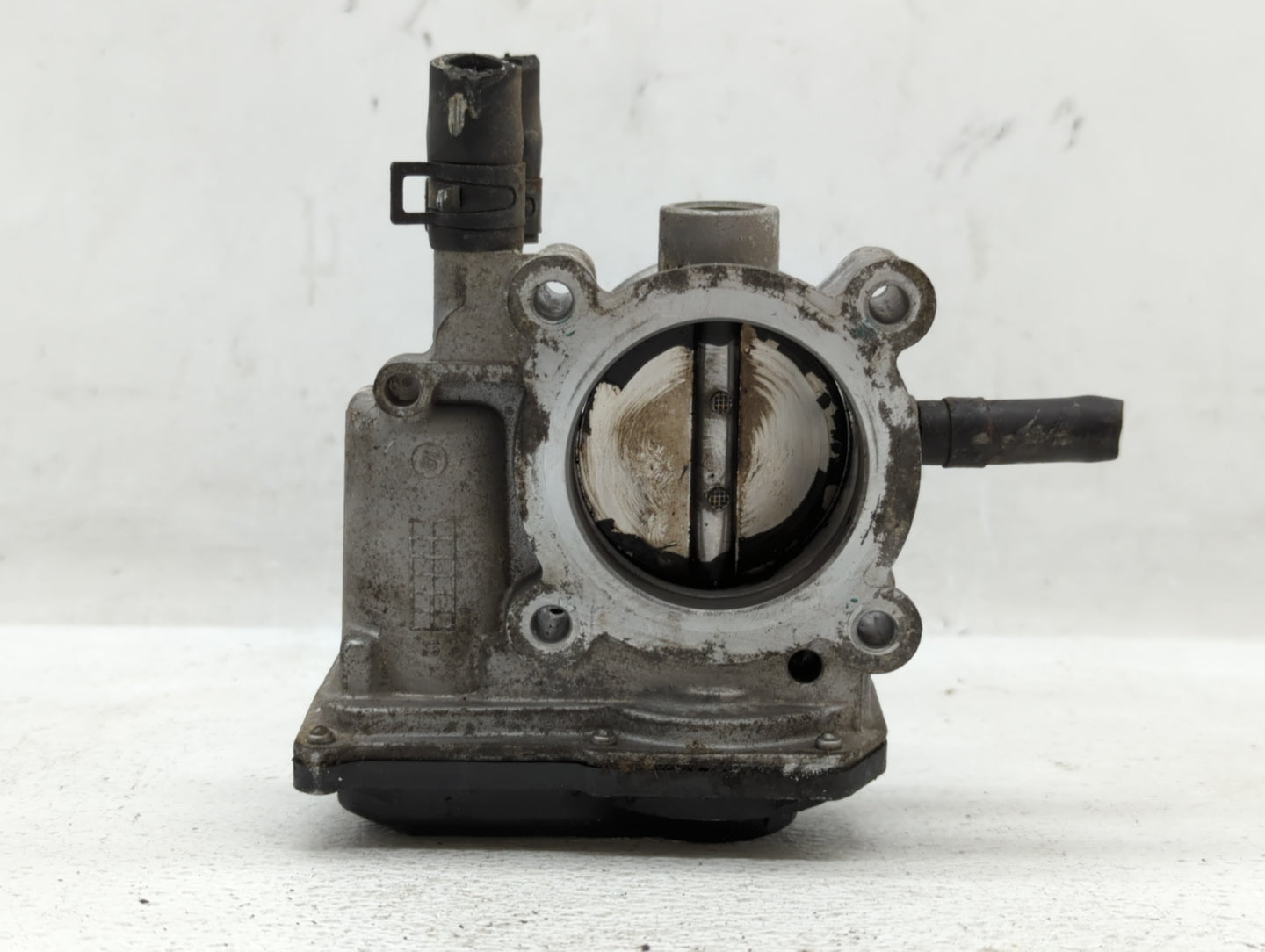 2012-2019 Kia Soul Throttle Body P/N:35100-2B300 Fits Fits 2012 2013 2014 2015 2016 2017 2018 2019 OEM Used Auto Parts - Oem