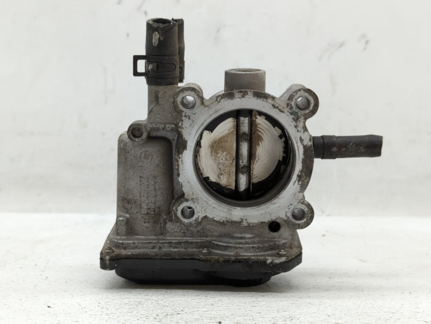 2012-2019 Kia Soul Throttle Body P/N:35100-2B300 Fits Fits 2012 2013 2014 2015 2016 2017 2018 2019 OEM Used Auto Parts - Oem