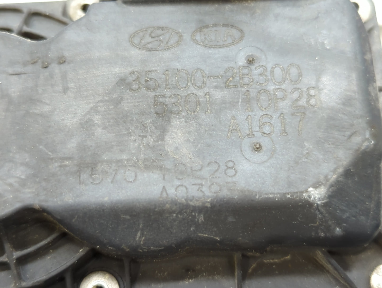 2012-2019 Kia Soul Throttle Body P/N:35100-2B300 Fits Fits 2012 2013 2014 2015 2016 2017 2018 2019 OEM Used Auto Parts - Oem
