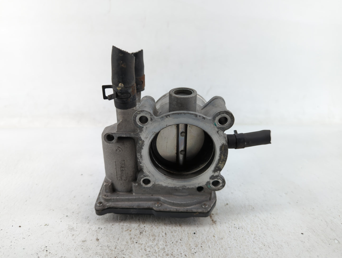 2012-2019 Kia Soul Throttle Body P/N:35100-2B300 Fits Fits 2012 2013 2014 2015 2016 2017 2018 2019 OEM Used Auto Parts - Oem