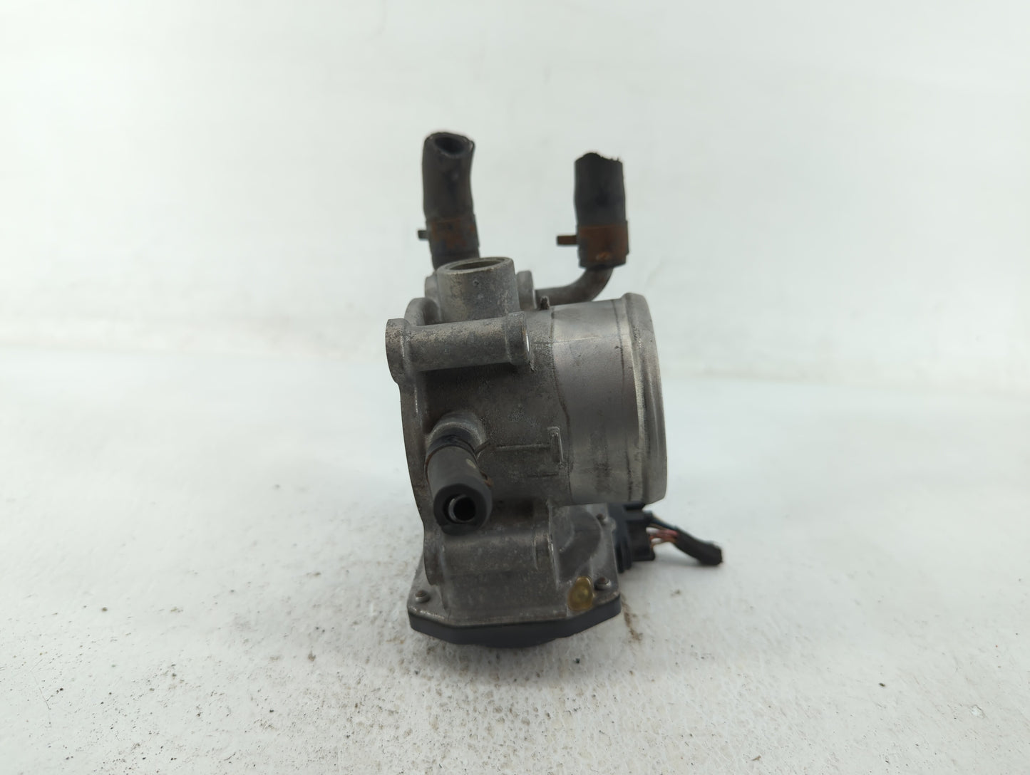 2012-2019 Kia Soul Throttle Body P/N:35100-2B300 Fits Fits 2012 2013 2014 2015 2016 2017 2018 2019 OEM Used Auto Parts - Oem