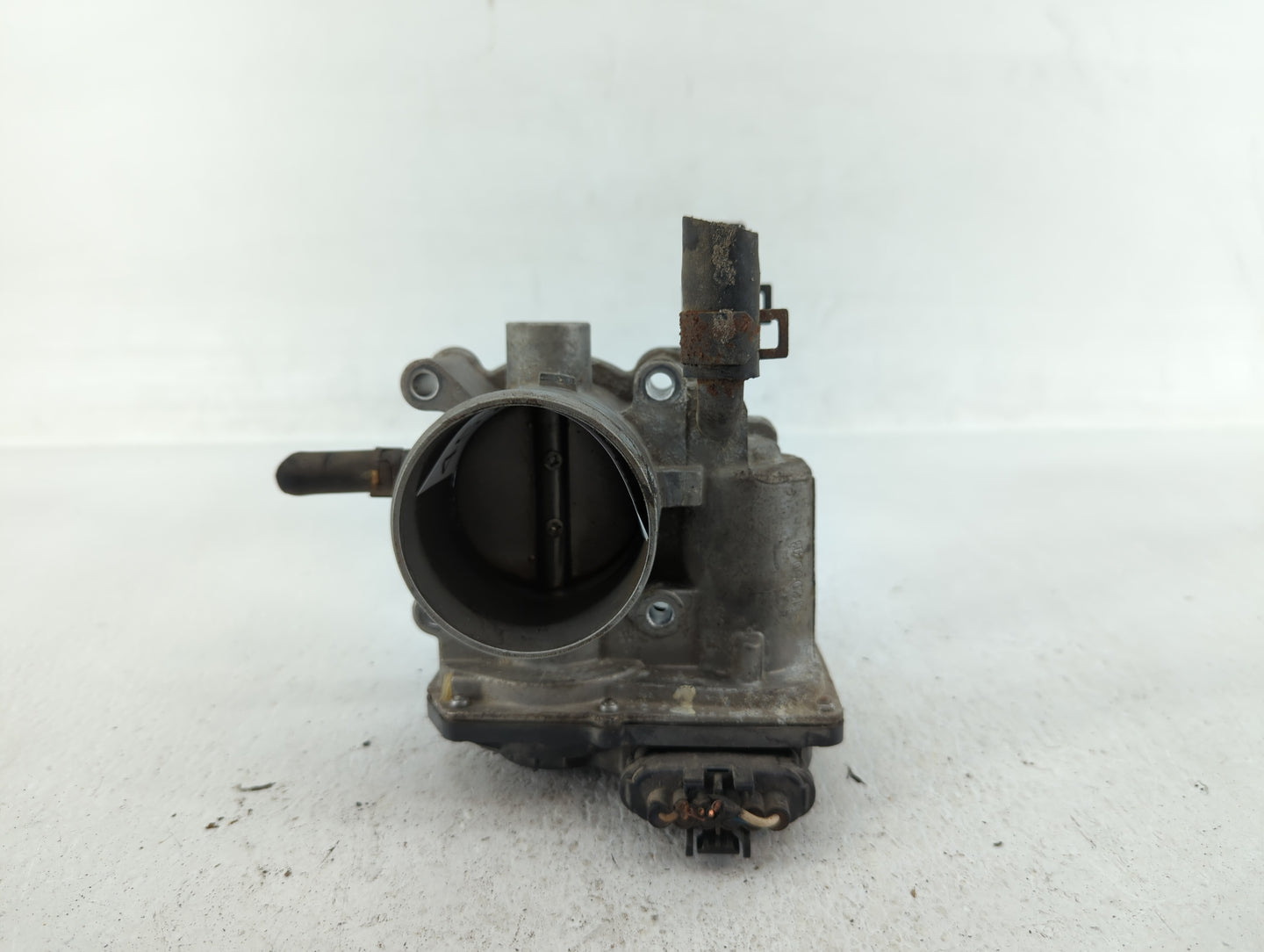 2012-2019 Kia Soul Throttle Body P/N:35100-2B300 Fits Fits 2012 2013 2014 2015 2016 2017 2018 2019 OEM Used Auto Parts - Oem