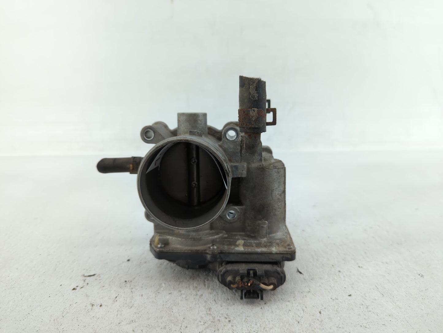 2012-2019 Kia Soul Throttle Body P/N:35100-2B300 Fits Fits 2012 2013 2014 2015 2016 2017 2018 2019 OEM Used Auto Parts - Oem
