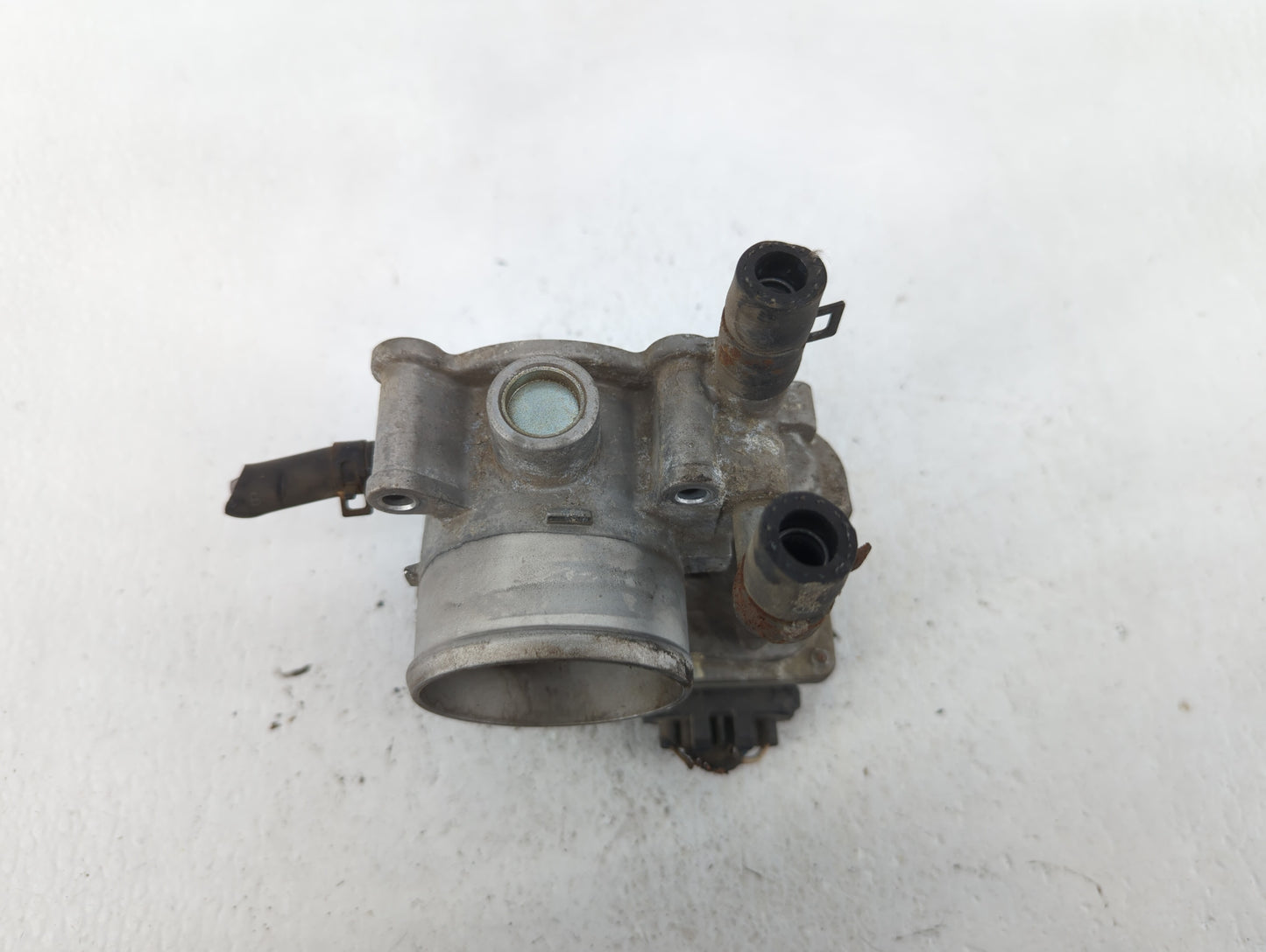 2012-2019 Kia Soul Throttle Body P/N:35100-2B300 Fits Fits 2012 2013 2014 2015 2016 2017 2018 2019 OEM Used Auto Parts - Oem