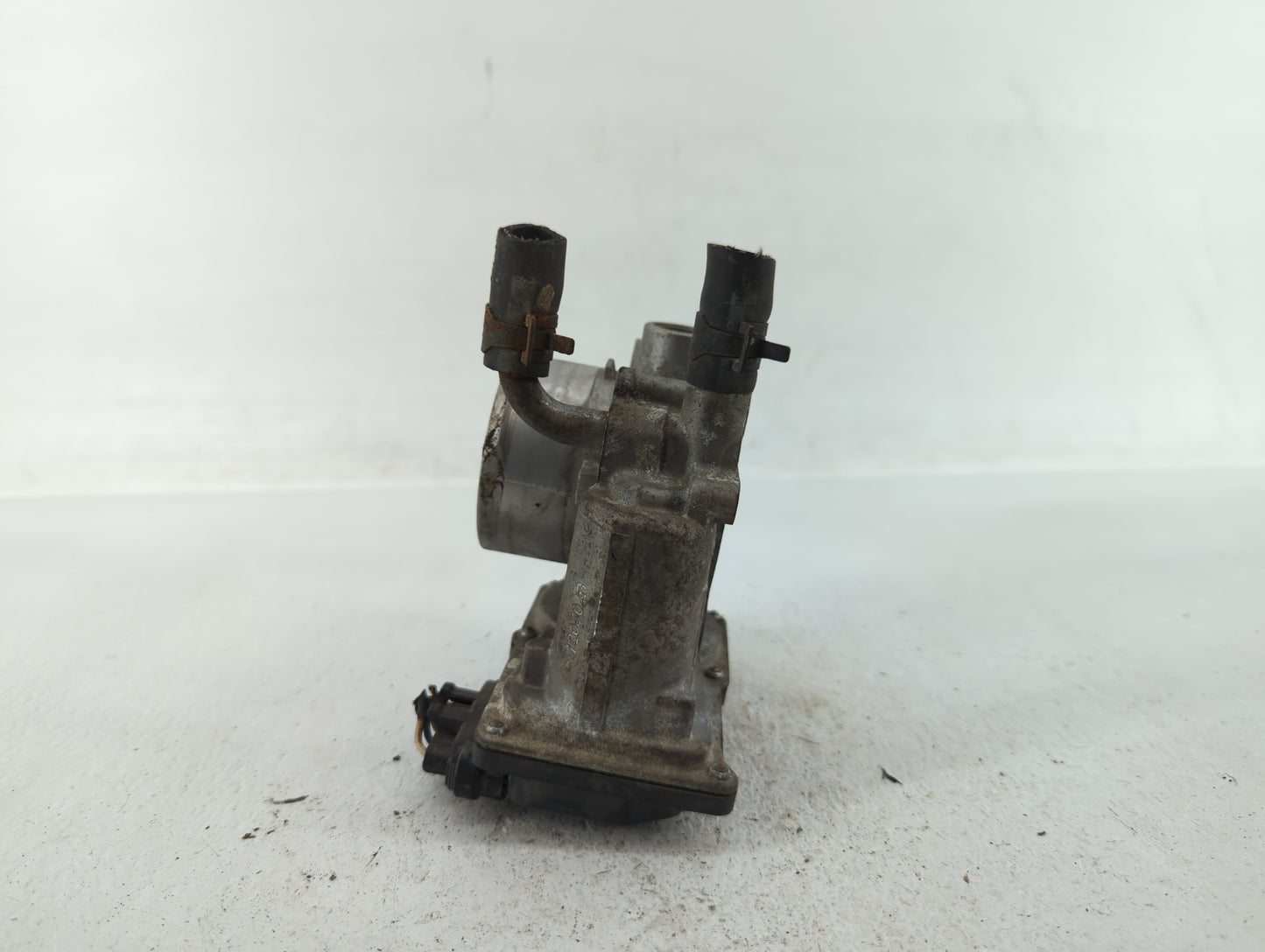2012-2019 Kia Soul Throttle Body P/N:35100-2B300 Fits Fits 2012 2013 2014 2015 2016 2017 2018 2019 OEM Used Auto Parts - Oem