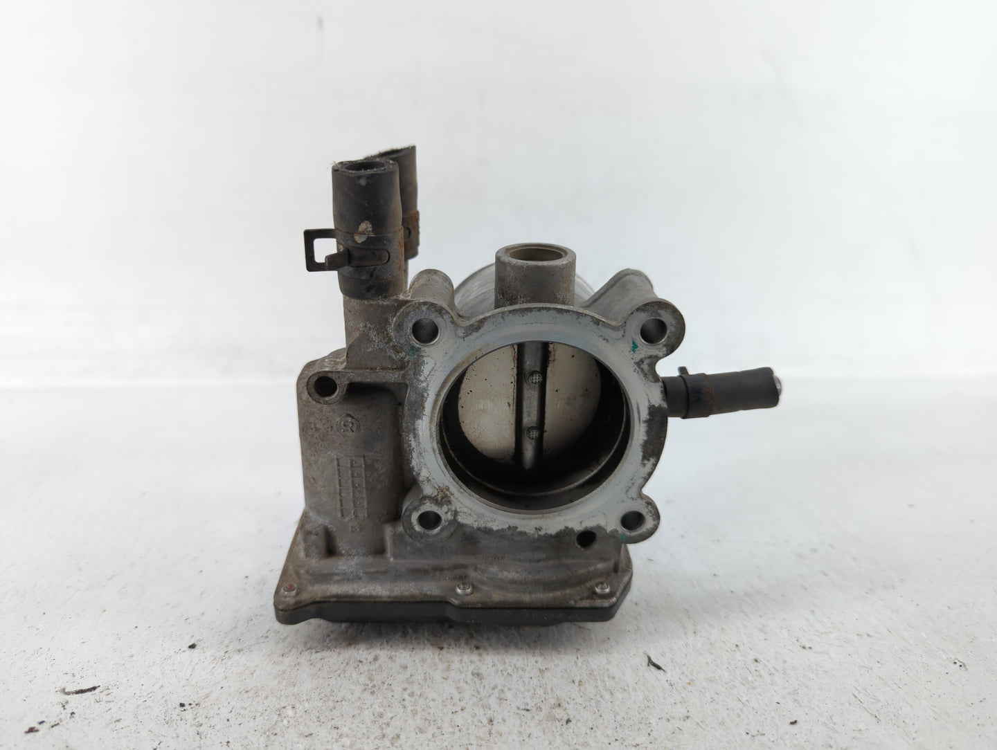 2012-2019 Kia Soul Throttle Body P/N:35100-2B300 Fits Fits 2012 2013 2014 2015 2016 2017 2018 2019 OEM Used Auto Parts - Oem