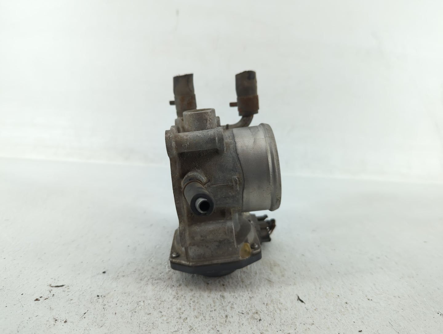 2012-2019 Kia Soul Throttle Body P/N:35100-2B300 Fits Fits 2012 2013 2014 2015 2016 2017 2018 2019 OEM Used Auto Parts - Oem