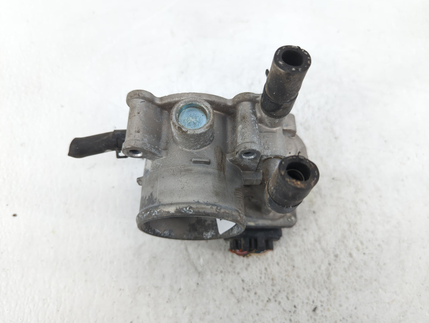 2012-2019 Kia Soul Throttle Body P/N:35100-2B300 Fits Fits 2012 2013 2014 2015 2016 2017 2018 2019 OEM Used Auto Parts - Oem