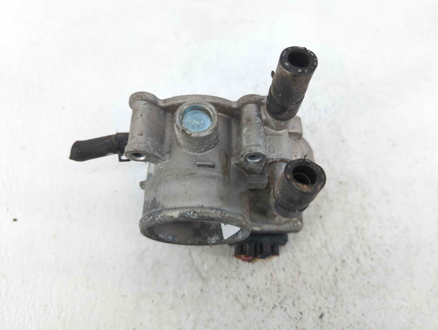 2012-2019 Kia Soul Throttle Body P/N:35100-2B300 Fits Fits 2012 2013 2014 2015 2016 2017 2018 2019 OEM Used Auto Parts - Oem
