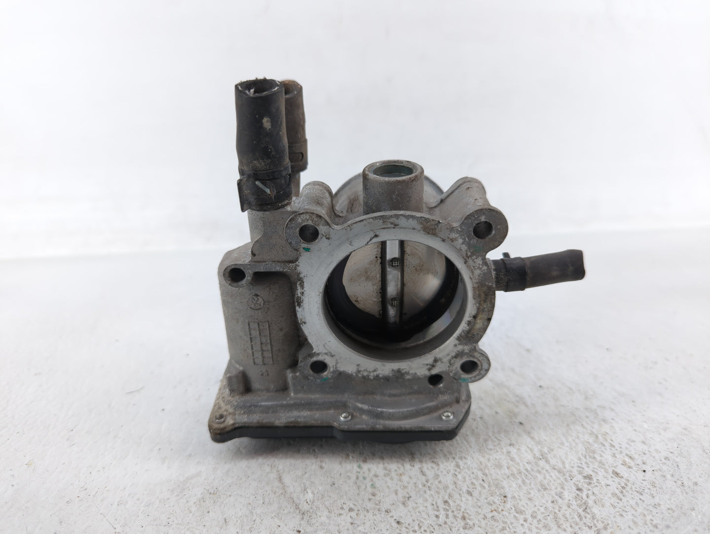 2012-2019 Kia Soul Throttle Body P/N:35100-2B300 Fits Fits 2012 2013 2014 2015 2016 2017 2018 2019 OEM Used Auto Parts - Oem