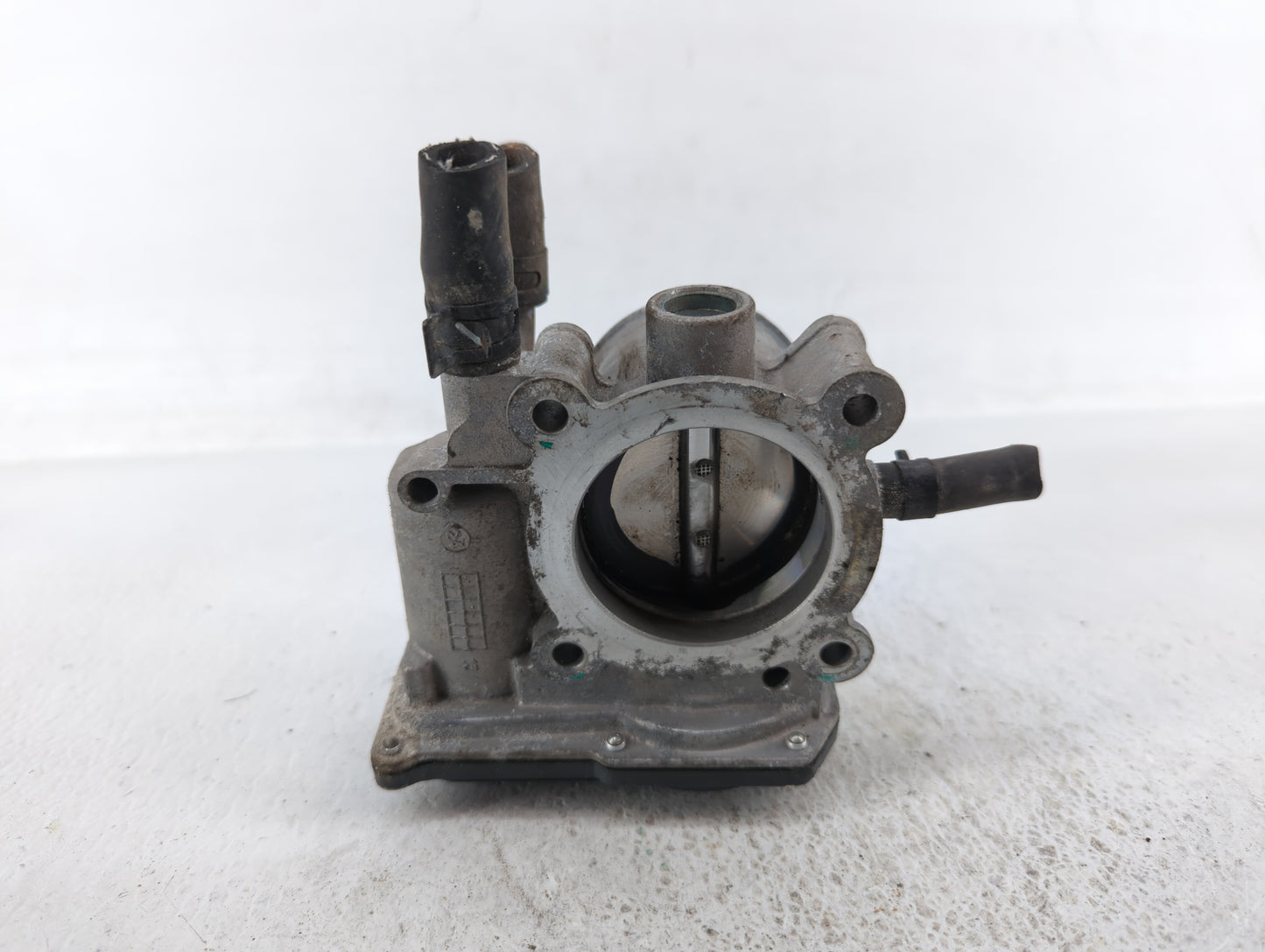2012-2019 Kia Soul Throttle Body P/N:35100-2B300 Fits Fits 2012 2013 2014 2015 2016 2017 2018 2019 OEM Used Auto Parts - Oem