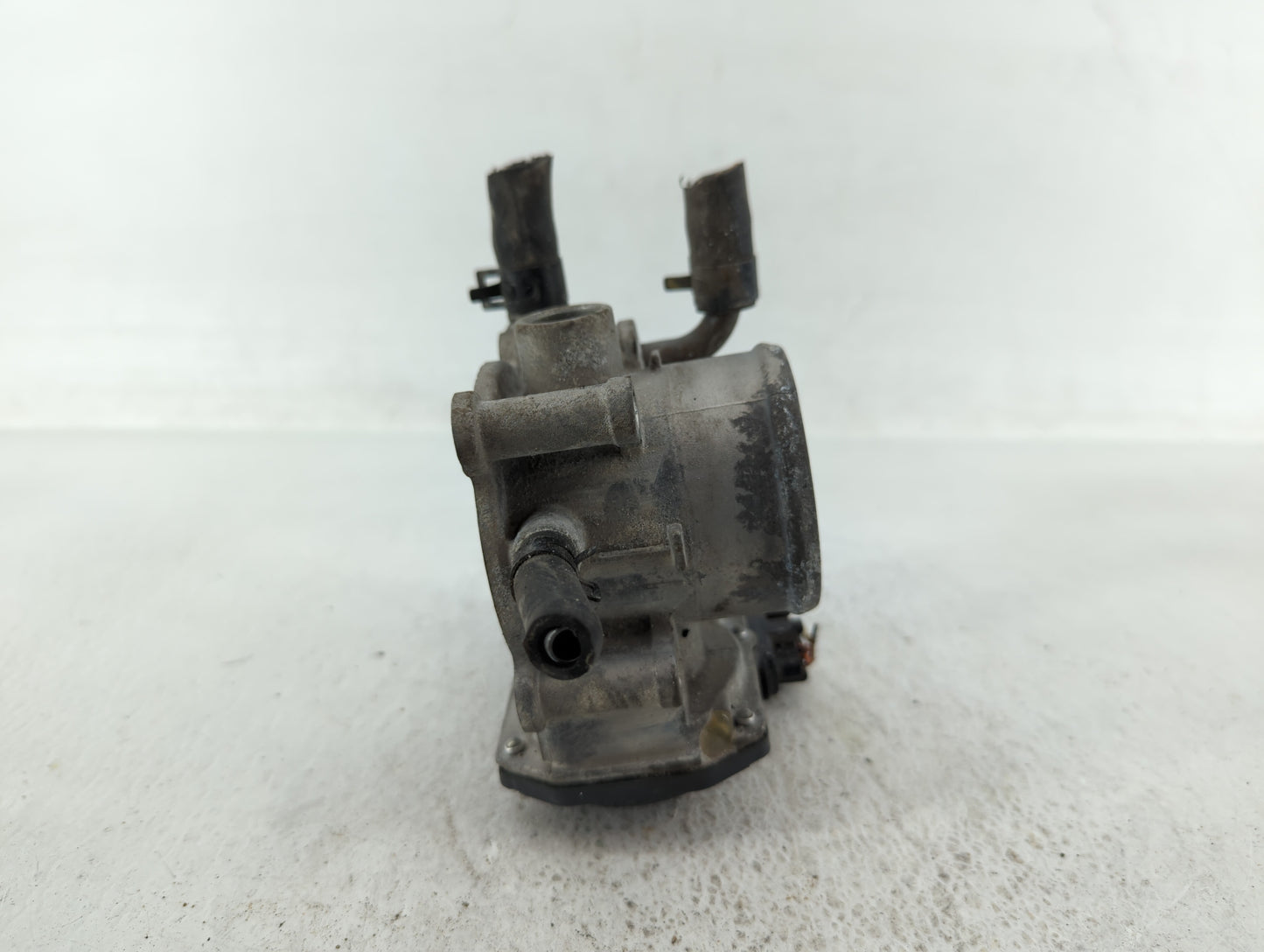 2012-2019 Kia Soul Throttle Body P/N:35100-2B300 Fits Fits 2012 2013 2014 2015 2016 2017 2018 2019 OEM Used Auto Parts - Oem