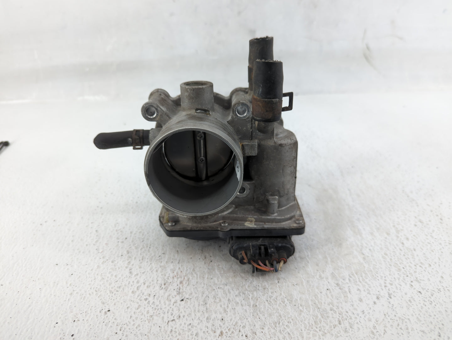 2012-2019 Kia Soul Throttle Body P/N:35100-2B300 Fits Fits 2012 2013 2014 2015 2016 2017 2018 2019 OEM Used Auto Parts - Oem