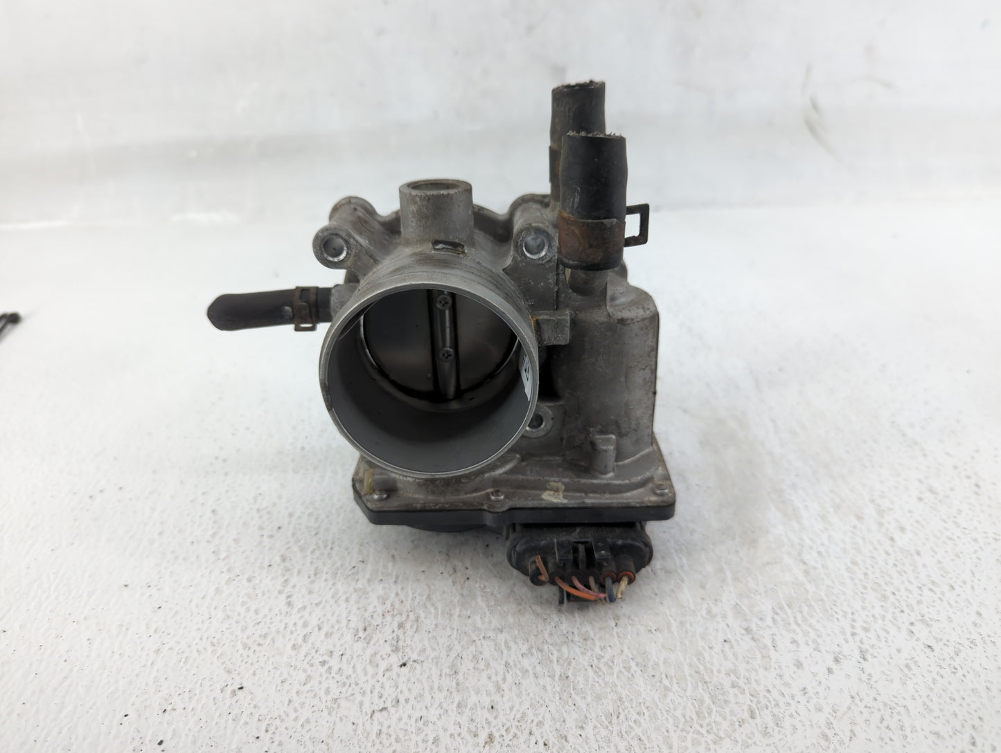 2012-2019 Kia Soul Throttle Body P/N:35100-2B300 Fits Fits 2012 2013 2014 2015 2016 2017 2018 2019 OEM Used Auto Parts - Oem