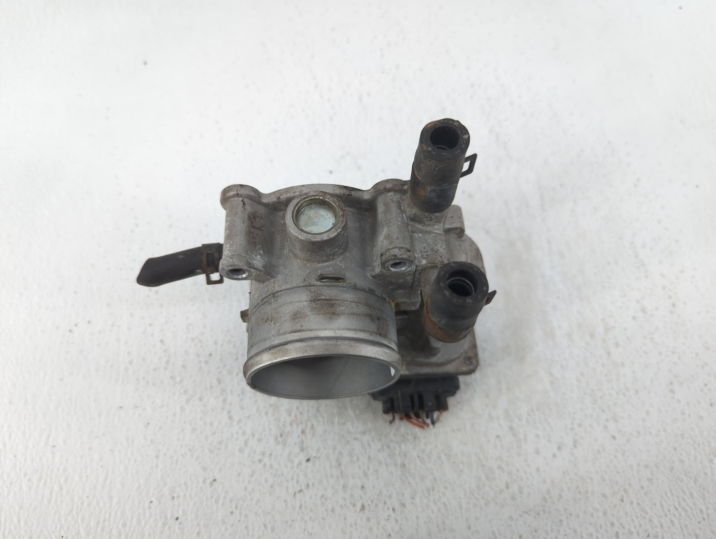 2012-2019 Kia Soul Throttle Body P/N:35100-2B300 Fits Fits 2012 2013 2014 2015 2016 2017 2018 2019 OEM Used Auto Parts - Oem