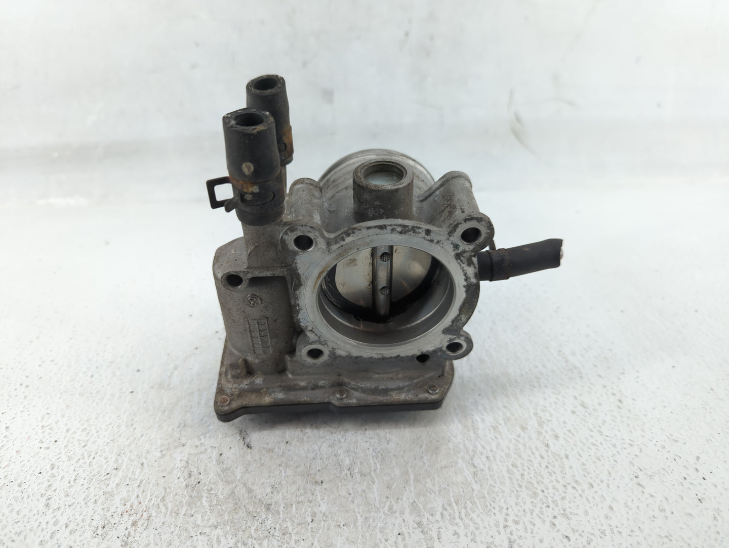 2012-2019 Kia Soul Throttle Body P/N:35100-2B300 Fits Fits 2012 2013 2014 2015 2016 2017 2018 2019 OEM Used Auto Parts - Oem