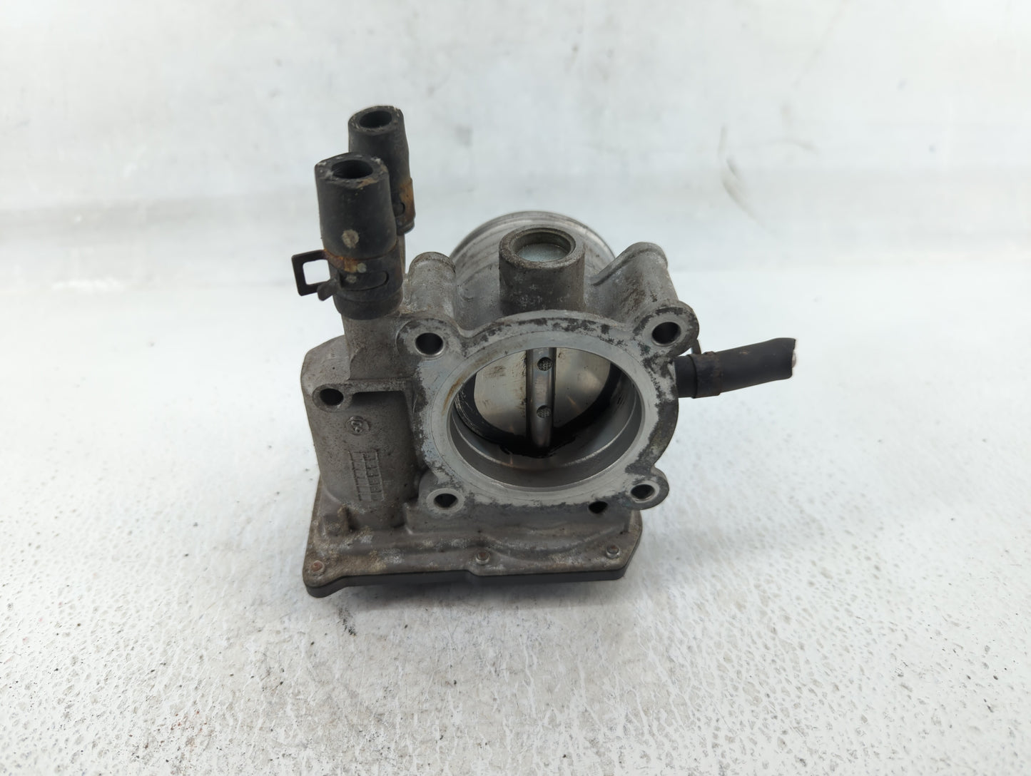 2012-2019 Kia Soul Throttle Body P/N:35100-2B300 Fits Fits 2012 2013 2014 2015 2016 2017 2018 2019 OEM Used Auto Parts - Oem