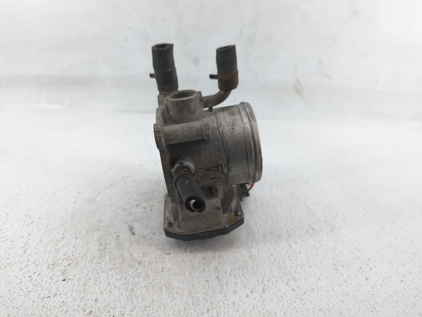 2012-2019 Kia Soul Throttle Body P/N:35100-2B300 Fits Fits 2012 2013 2014 2015 2016 2017 2018 2019 OEM Used Auto Parts - Oem