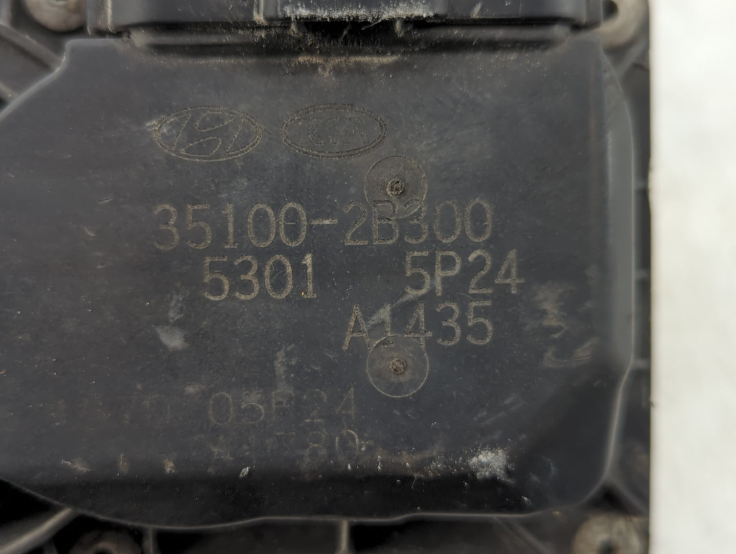 2012-2019 Kia Soul Throttle Body P/N:35100-2B300 Fits Fits 2012 2013 2014 2015 2016 2017 2018 2019 OEM Used Auto Parts - Oem