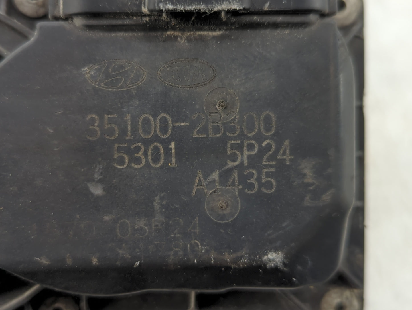 2012-2019 Kia Soul Throttle Body P/N:35100-2B300 Fits Fits 2012 2013 2014 2015 2016 2017 2018 2019 OEM Used Auto Parts - Oem