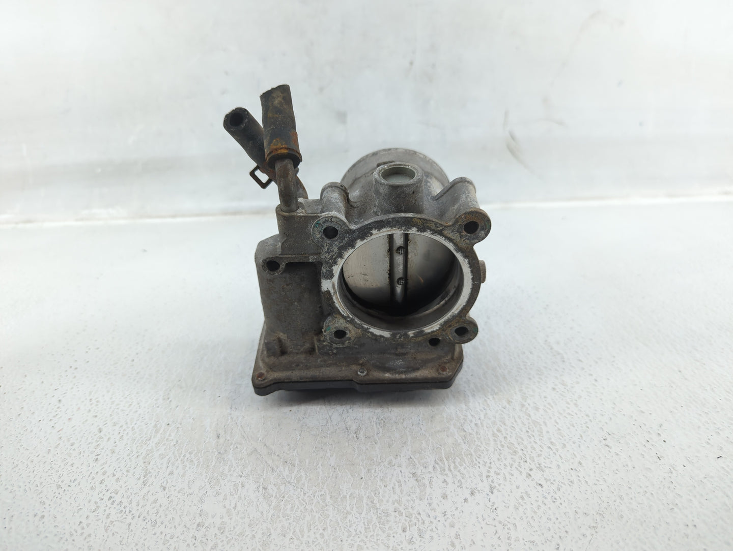 2012-2013 Kia Soul Throttle Body P/N:35100-2E400 Fits Fits 2012 2013 2014 2015 2016 2018 2019 2020 2021 OEM Used Auto Parts 