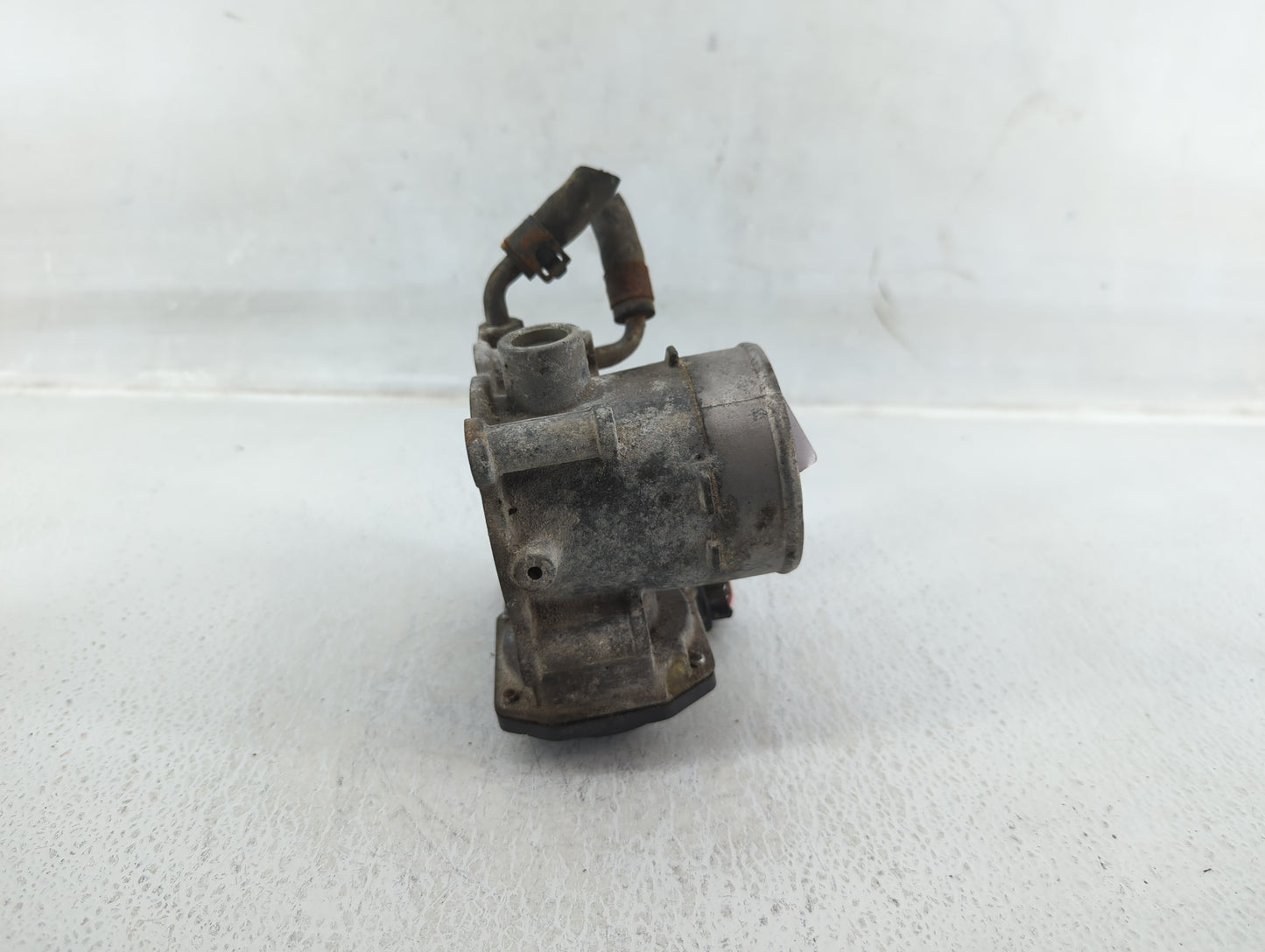 2012-2013 Kia Soul Throttle Body P/N:35100-2E400 Fits Fits 2012 2013 2014 2015 2016 2018 2019 2020 2021 OEM Used Auto Parts 