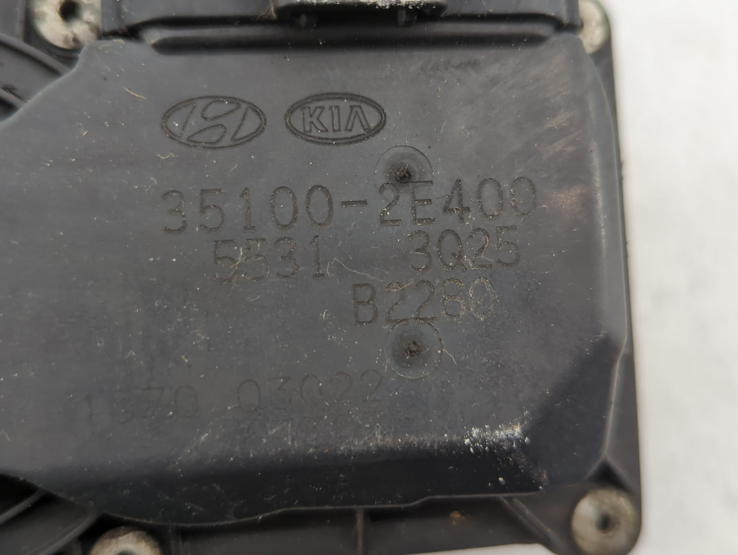 2012-2013 Kia Soul Throttle Body P/N:35100-2E400 Fits Fits 2012 2013 2014 2015 2016 2018 2019 2020 2021 OEM Used Auto Parts 