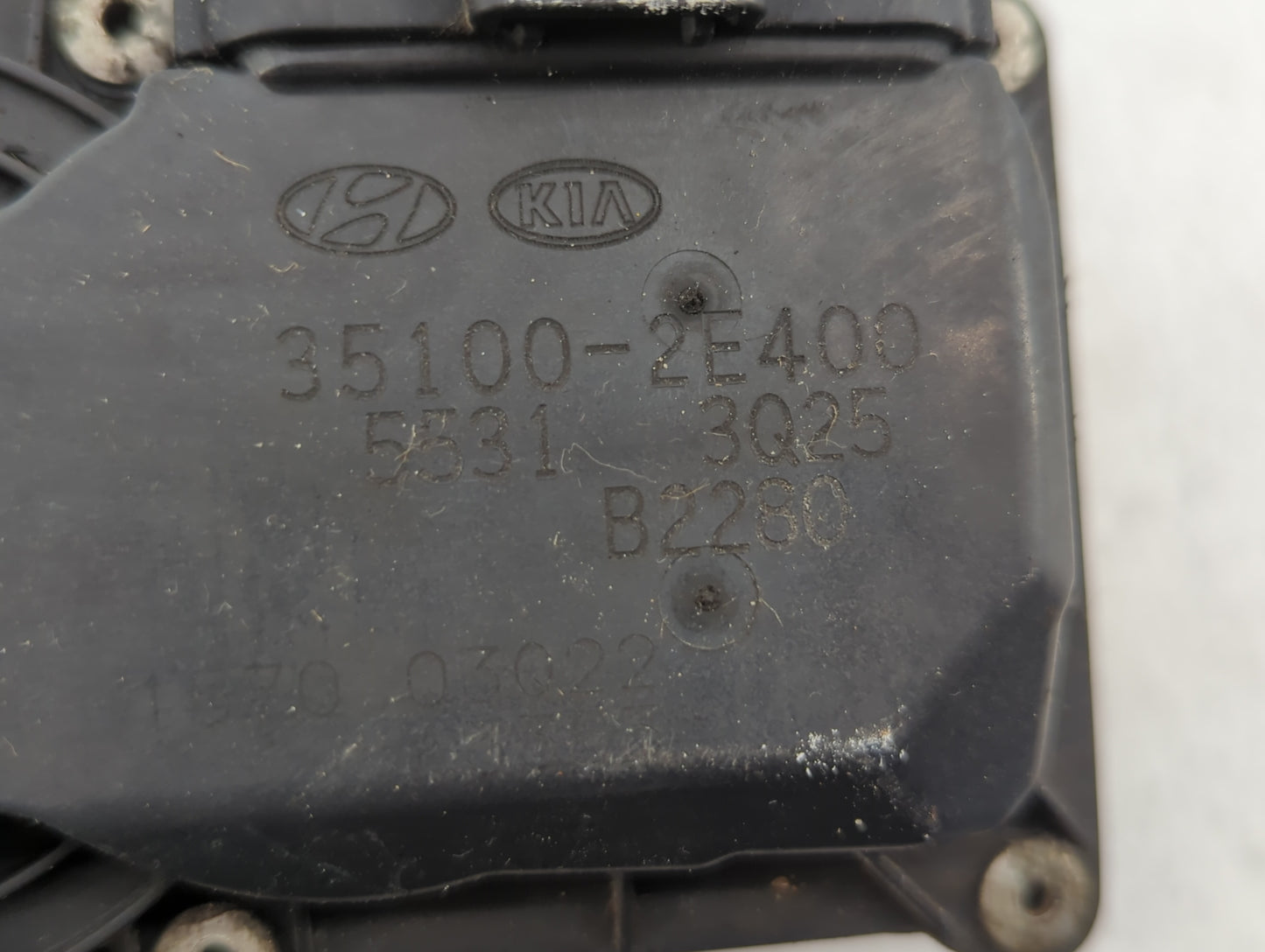 2012-2013 Kia Soul Throttle Body P/N:35100-2E400 Fits Fits 2012 2013 2014 2015 2016 2018 2019 2020 2021 OEM Used Auto Parts 