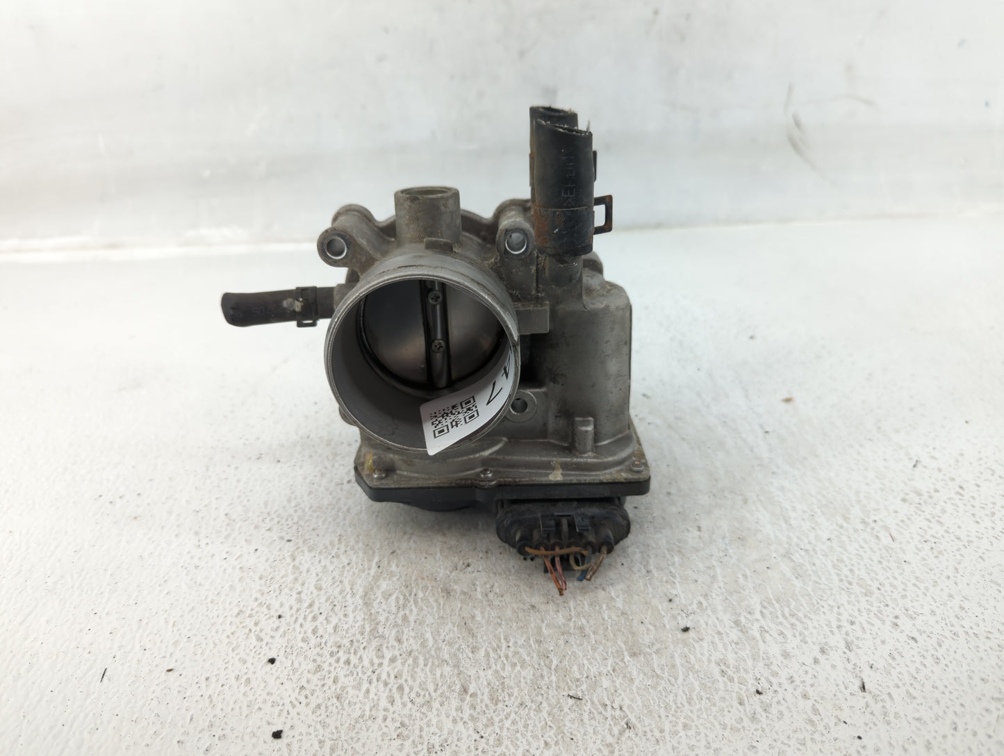 2012-2019 Kia Soul Throttle Body P/N:35100-2B300 Fits Fits 2012 2013 2014 2015 2016 2017 2018 2019 OEM Used Auto Parts - Oem