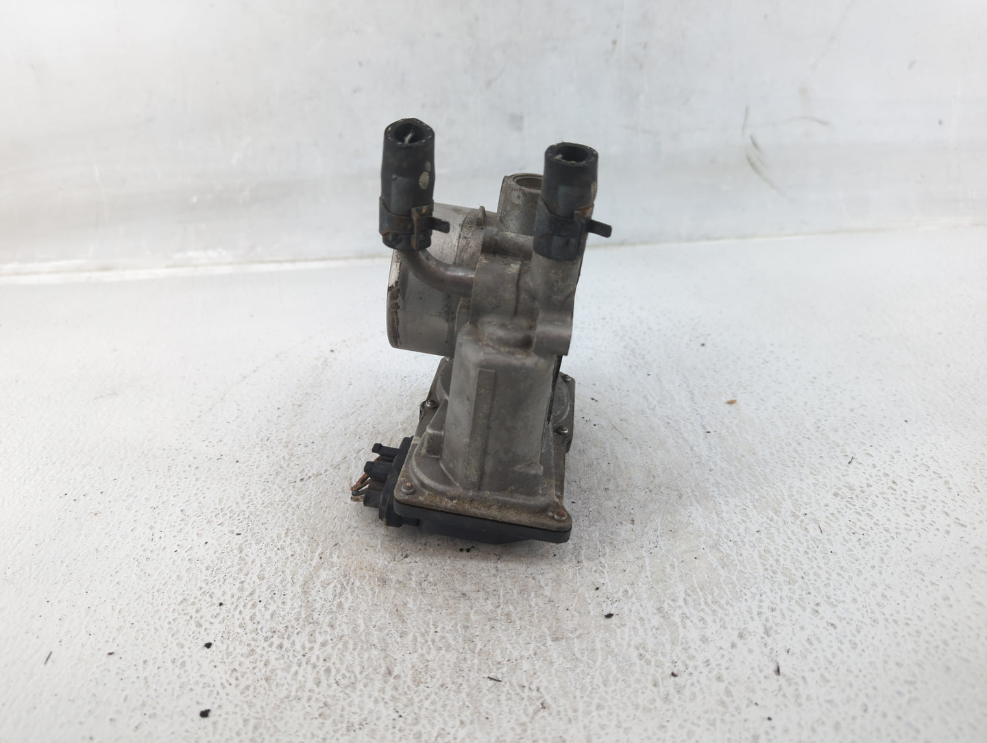 2012-2019 Kia Soul Throttle Body P/N:35100-2B300 Fits Fits 2012 2013 2014 2015 2016 2017 2018 2019 OEM Used Auto Parts - Oem