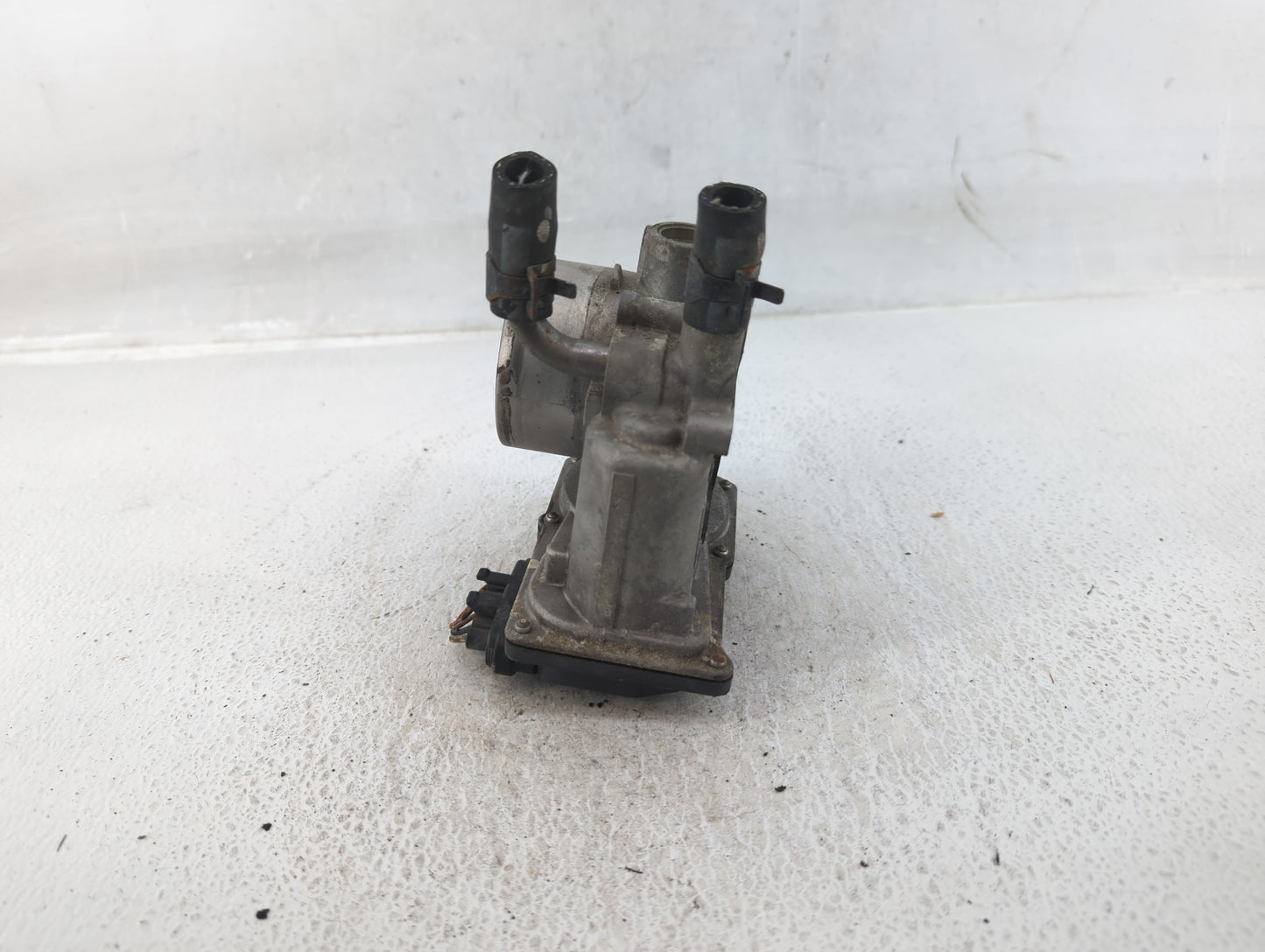2012-2019 Kia Soul Throttle Body P/N:35100-2B300 Fits Fits 2012 2013 2014 2015 2016 2017 2018 2019 OEM Used Auto Parts - Oem